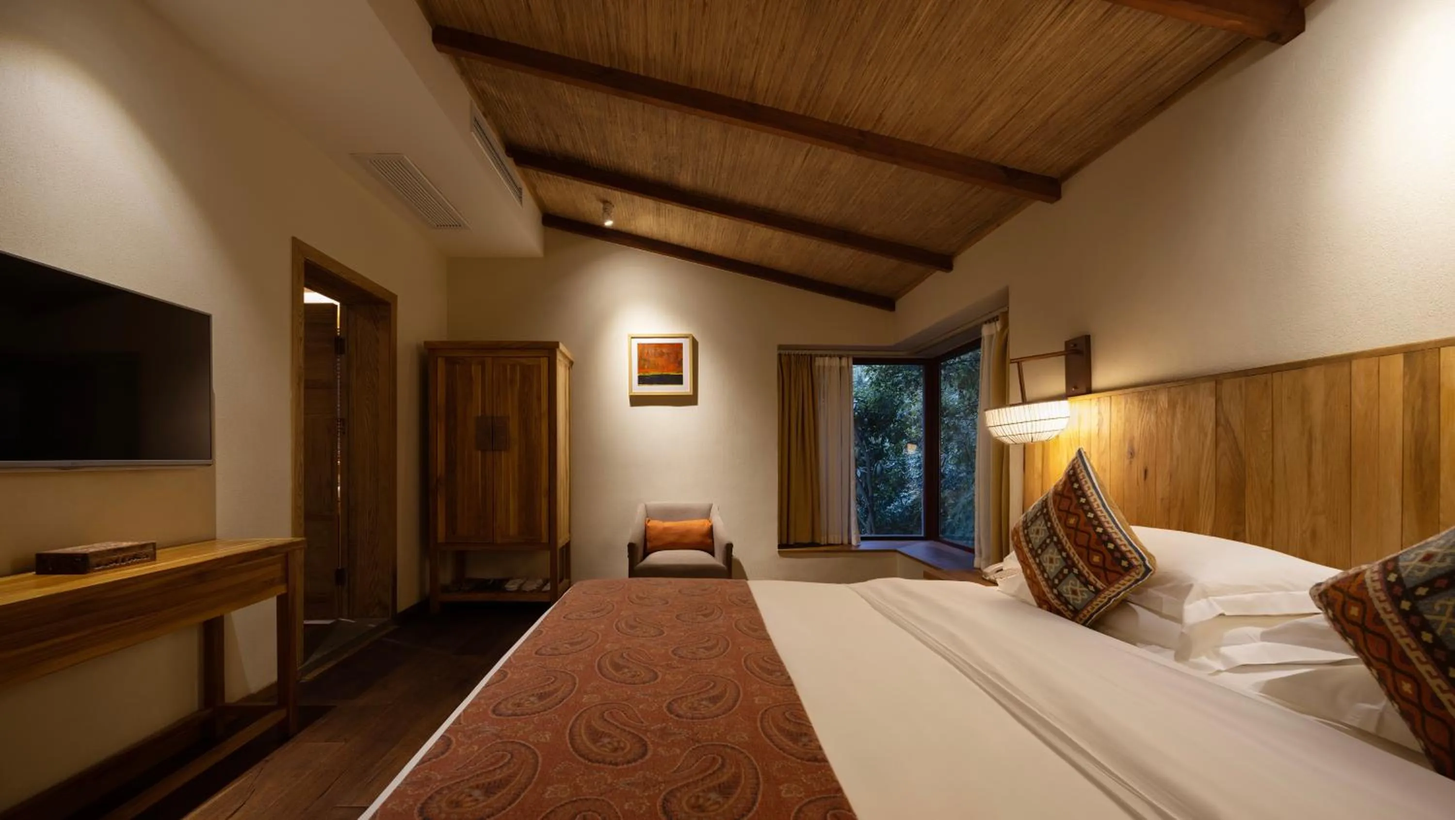 TV and multimedia, Bed in Yangshuo The Apsara Lodge