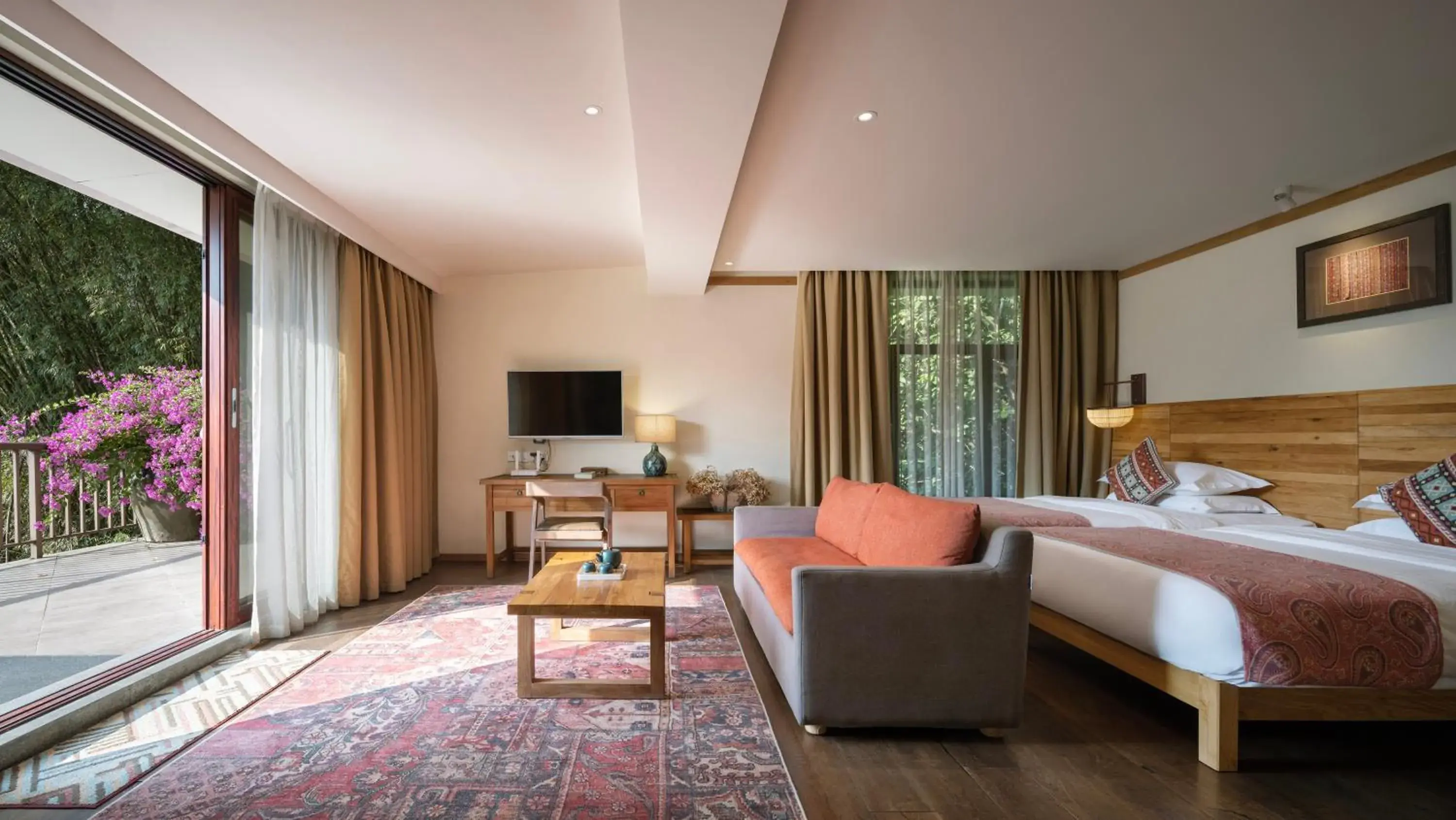 Double or Twin Room with Terrace in Yangshuo The Apsara Lodge Double or Twin Room with Terrace in Yangshuo The Apsara Lodge