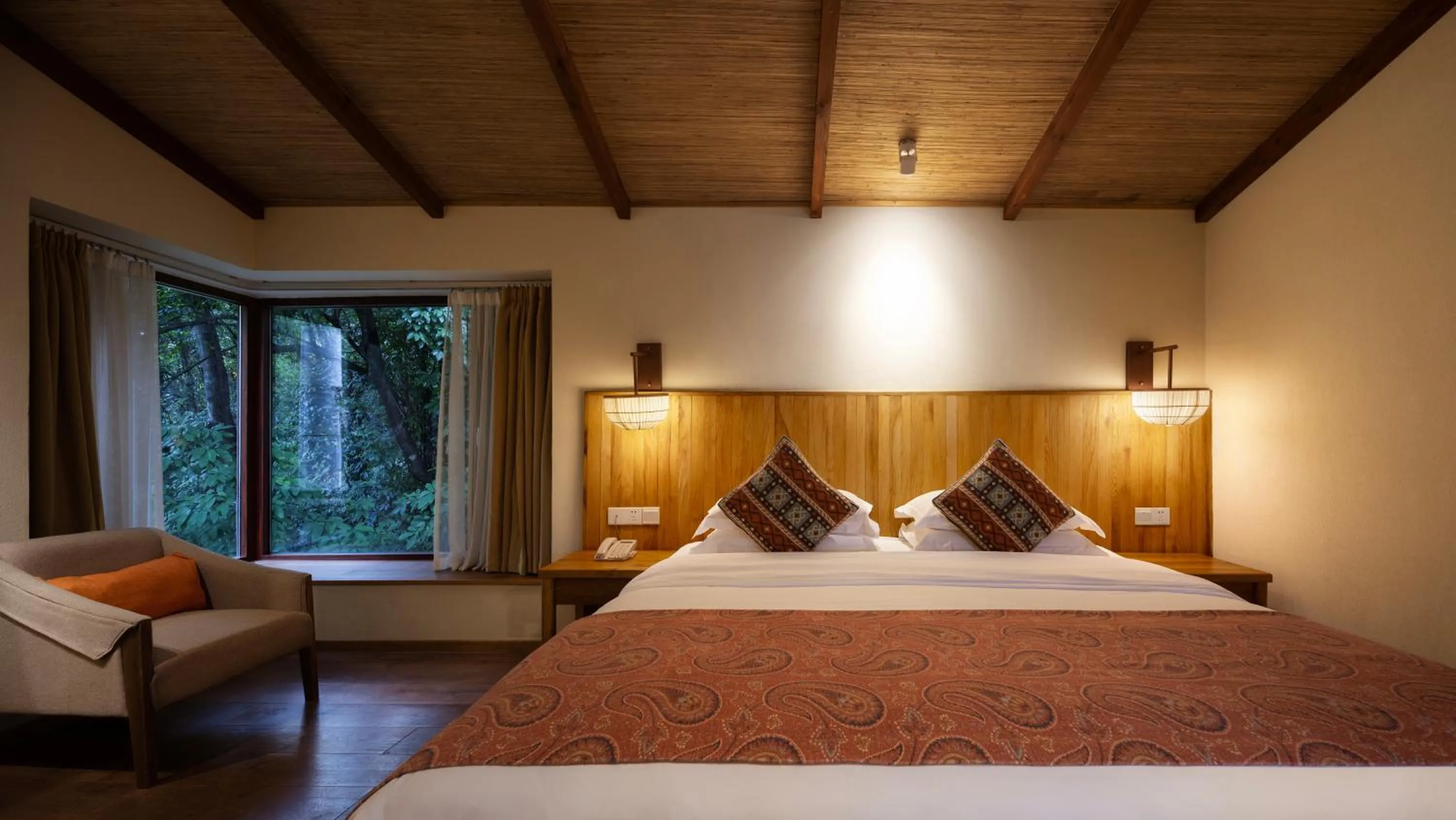 Photo of the whole room, Bed in Yangshuo The Apsara Lodge