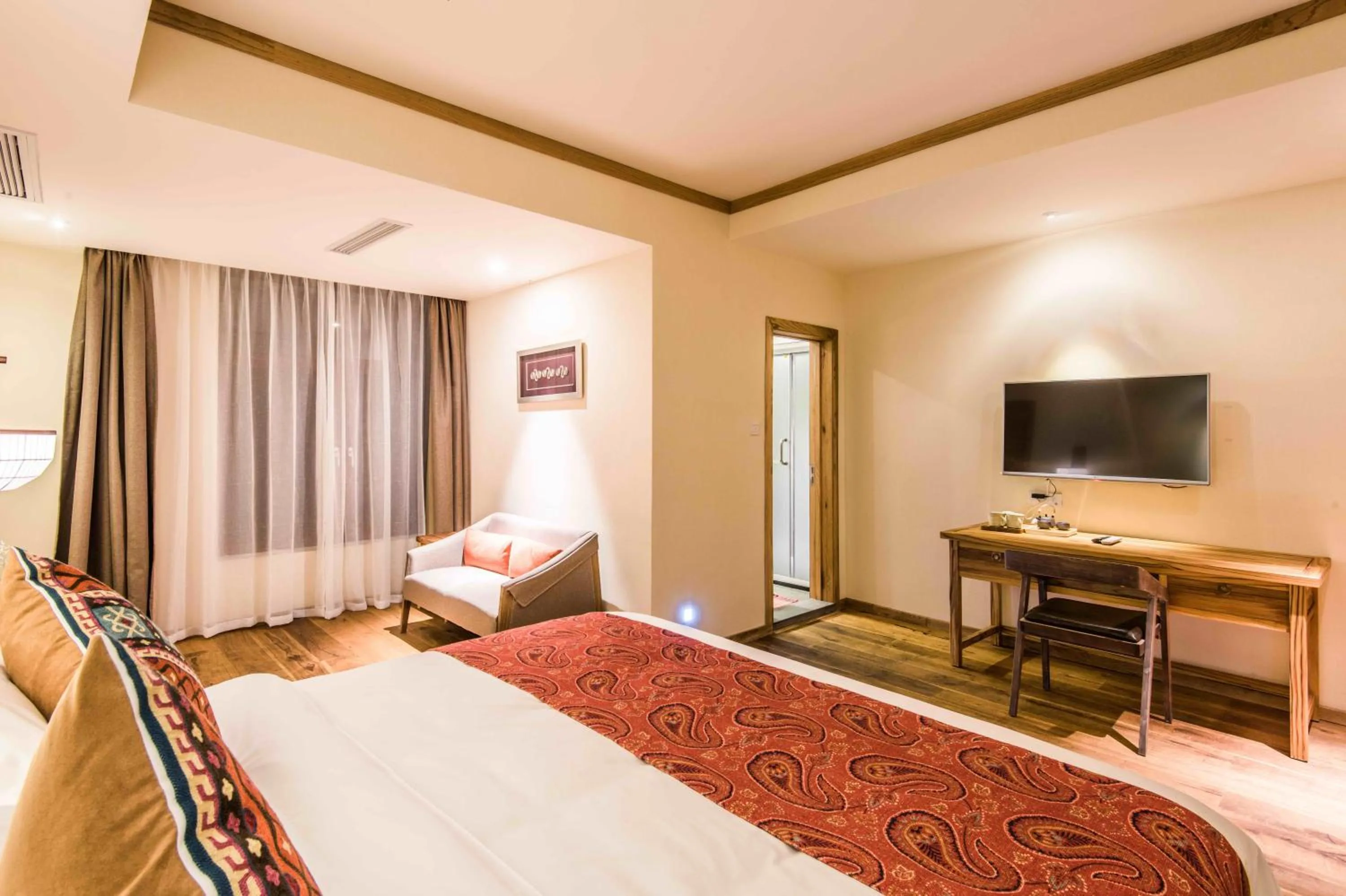 Bedroom, Bed in The Apsara Lodge