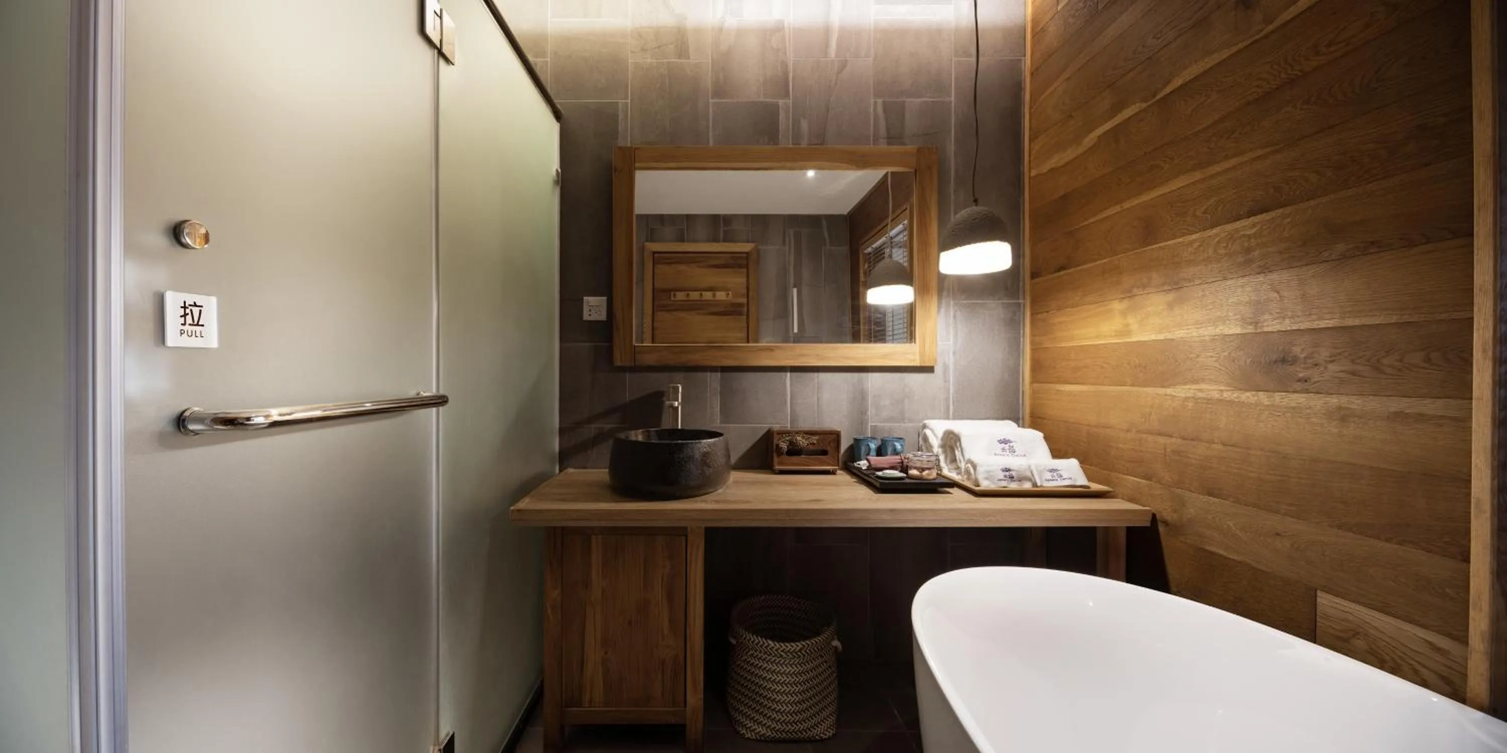 Shower in Yangshuo The Apsara Lodge