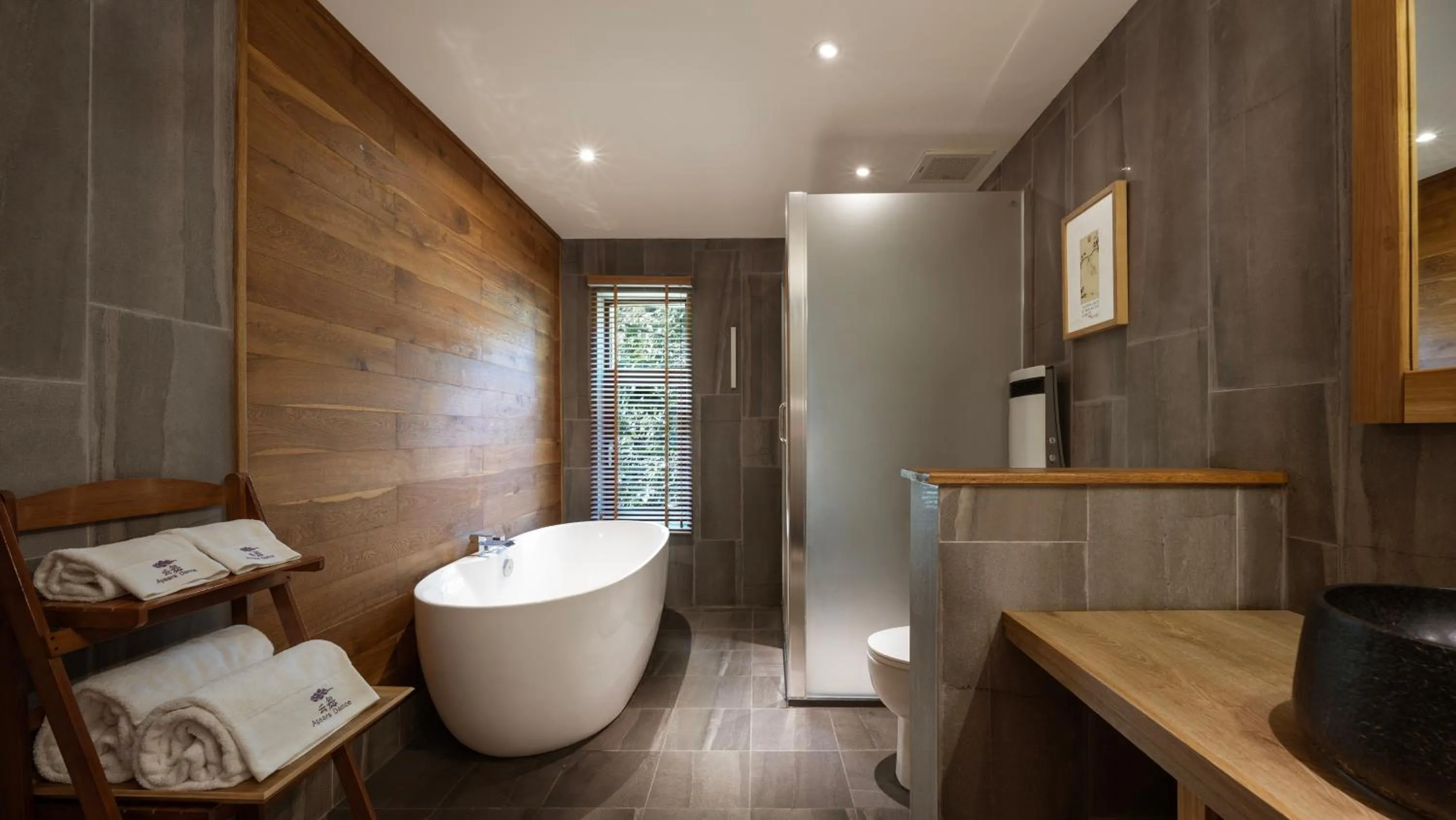 Shower in Yangshuo The Apsara Lodge