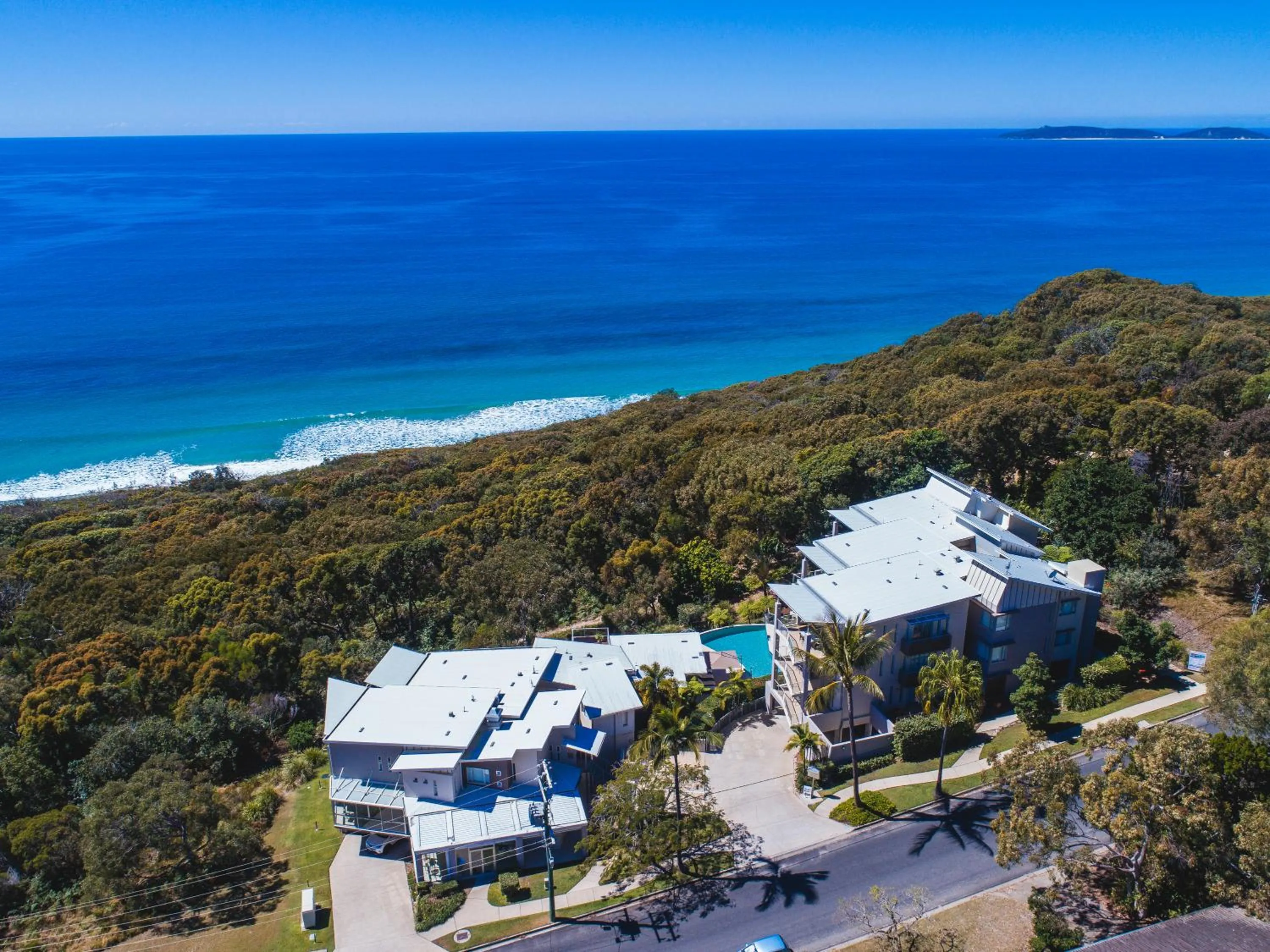 Facade/entrance in Rainbow Ocean Palms Resort