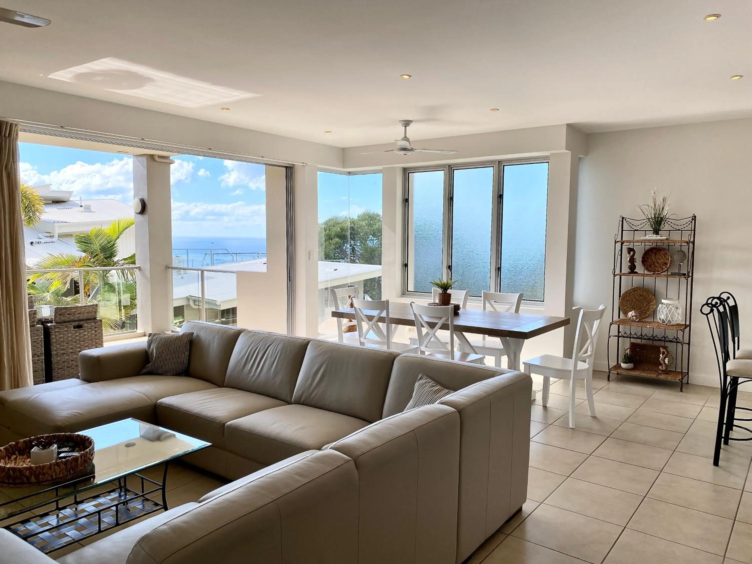 Living room in Rainbow Ocean Palms Resort