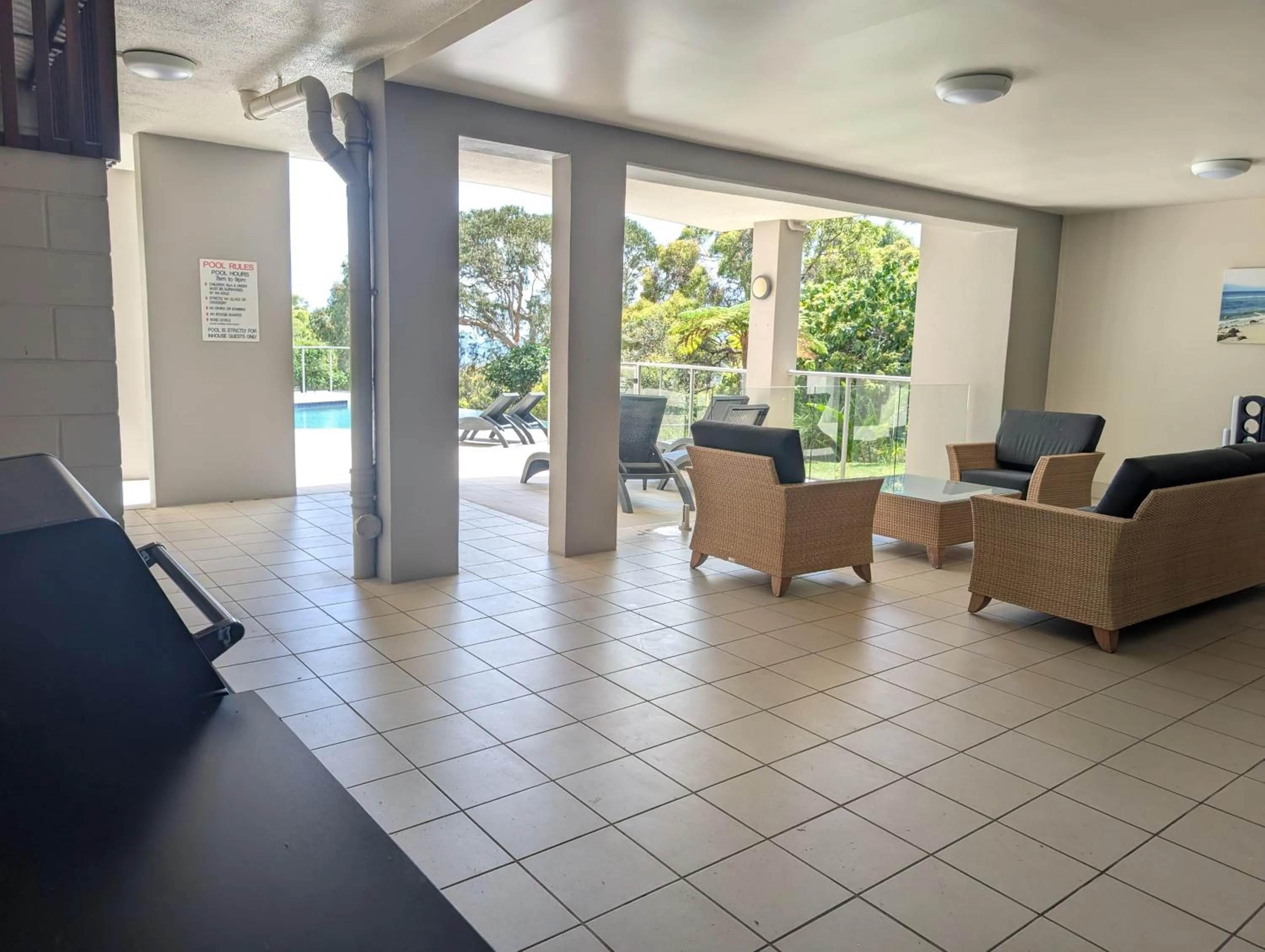 Entertainment in Rainbow Ocean Palms Resort