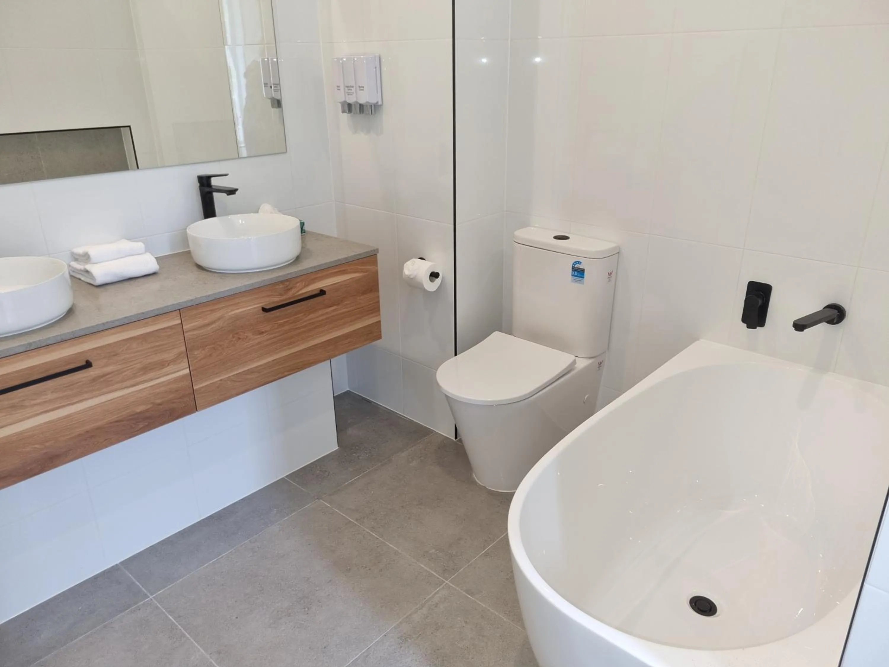 Toilet in Rainbow Ocean Palms Resort