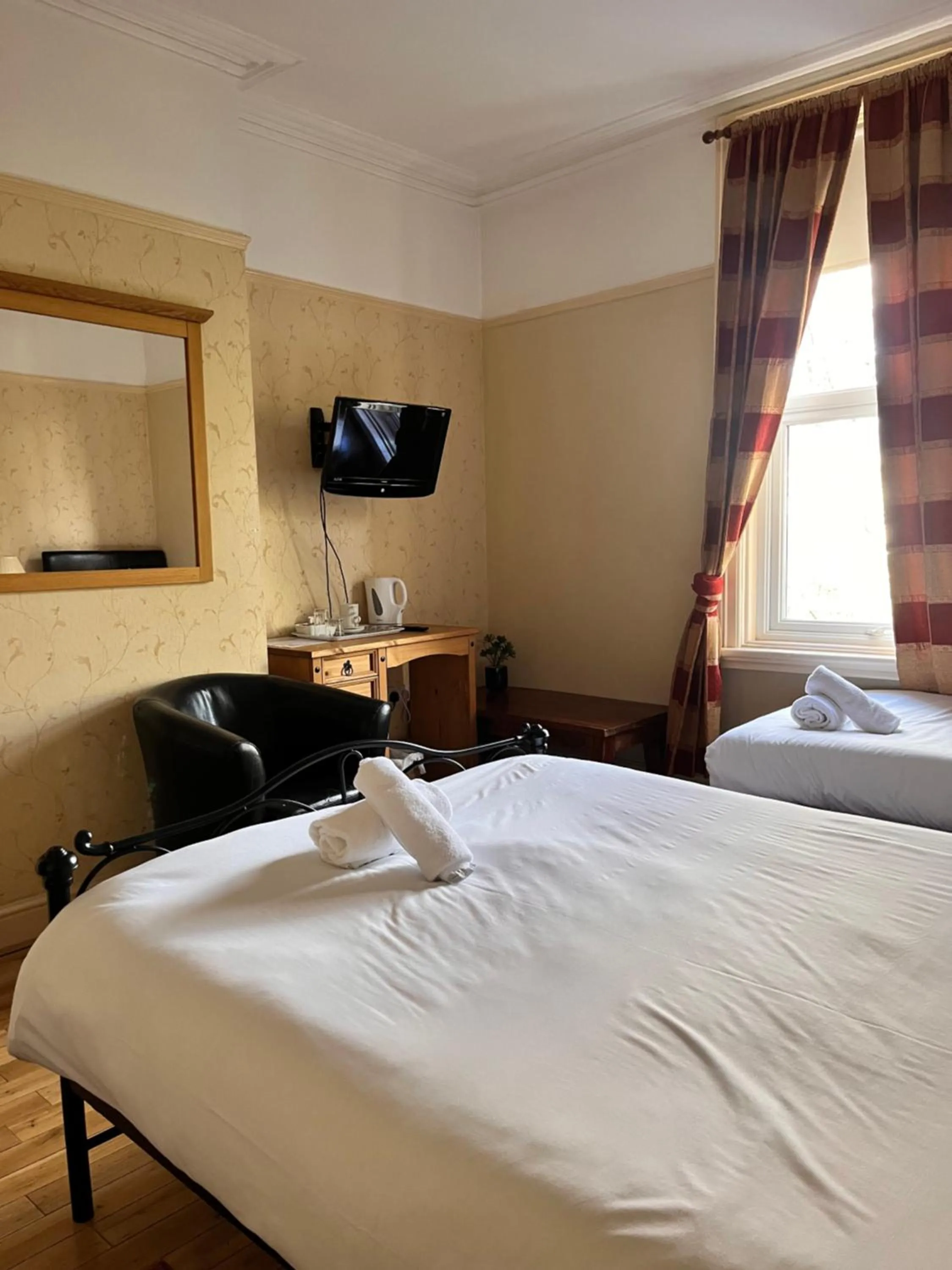 Bedroom, Bed in Beech Mount Grove Suites