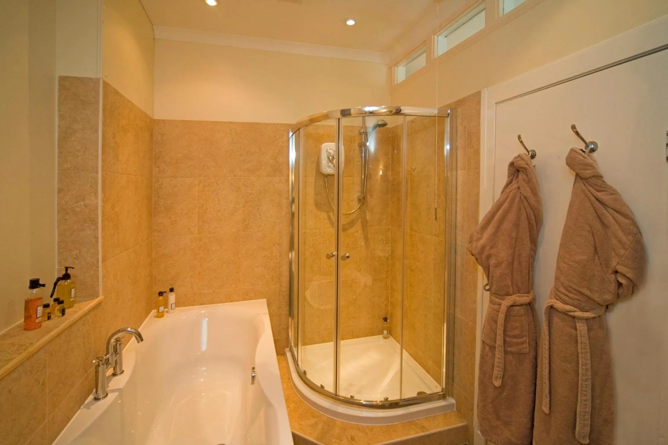 Shower in Loch Melfort Hotel