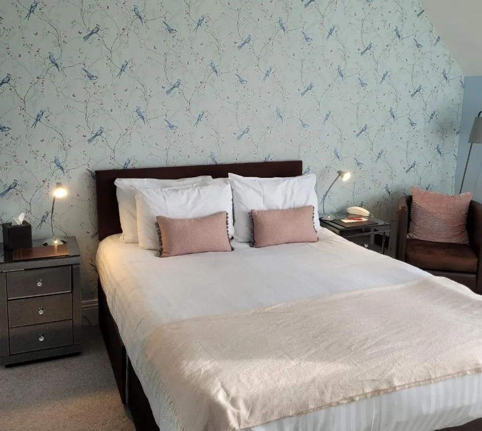 Bedroom, Bed in Loch Melfort Hotel