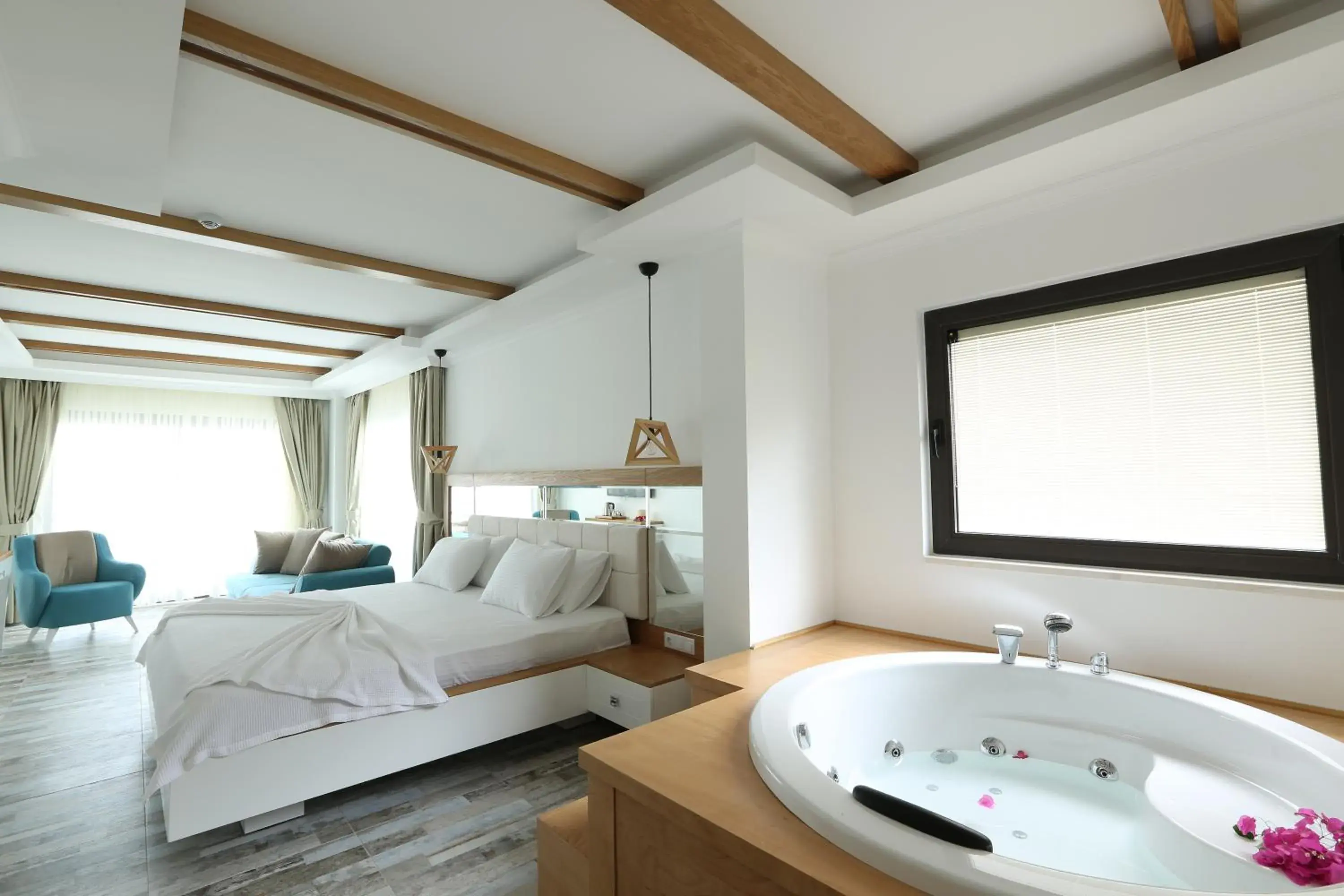 Suite with Spa Bath in Payam Hotel Suite with Spa Bath in Payam Hotel