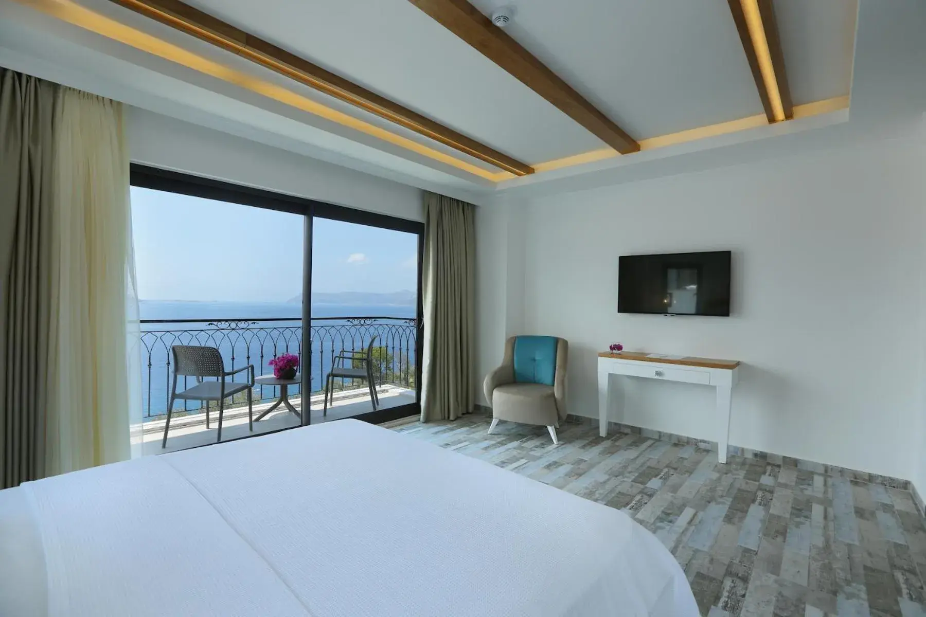 Sea View Deluxe Double Room with Spa Bath in Payam Hotel Sea View Deluxe Double Room with Spa Bath in Payam Hotel