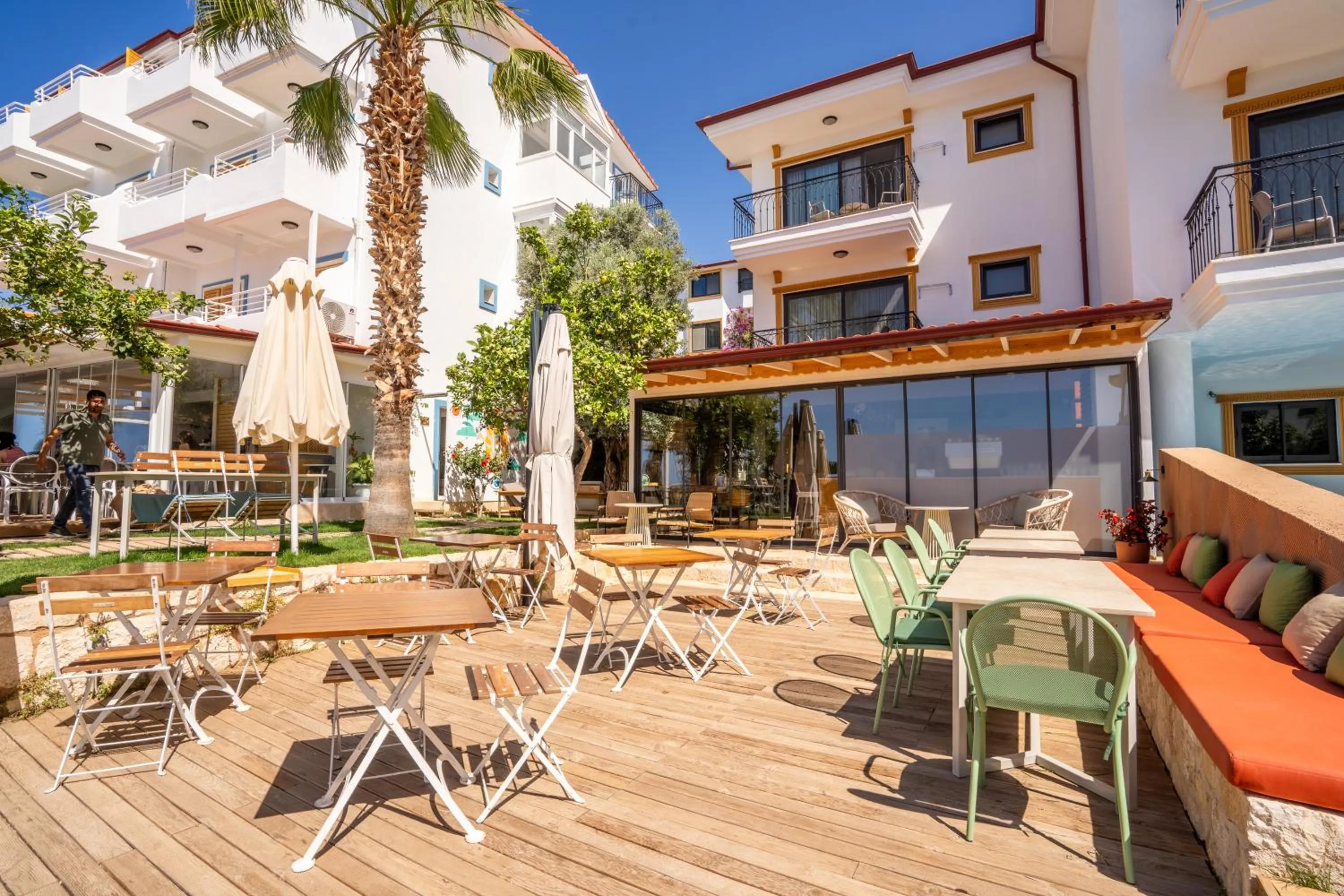 Restaurant/places to eat in Payam Hotel