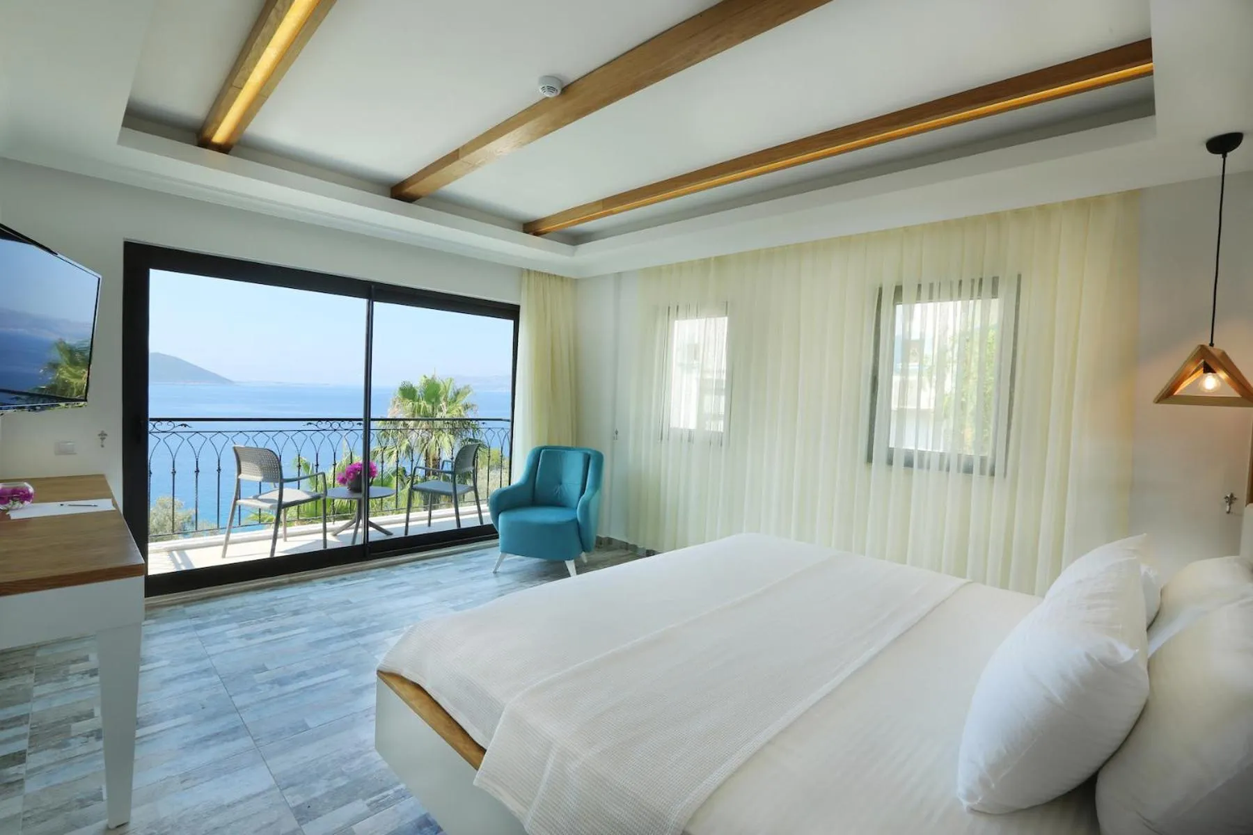 Day, Bed in Payam Hotel