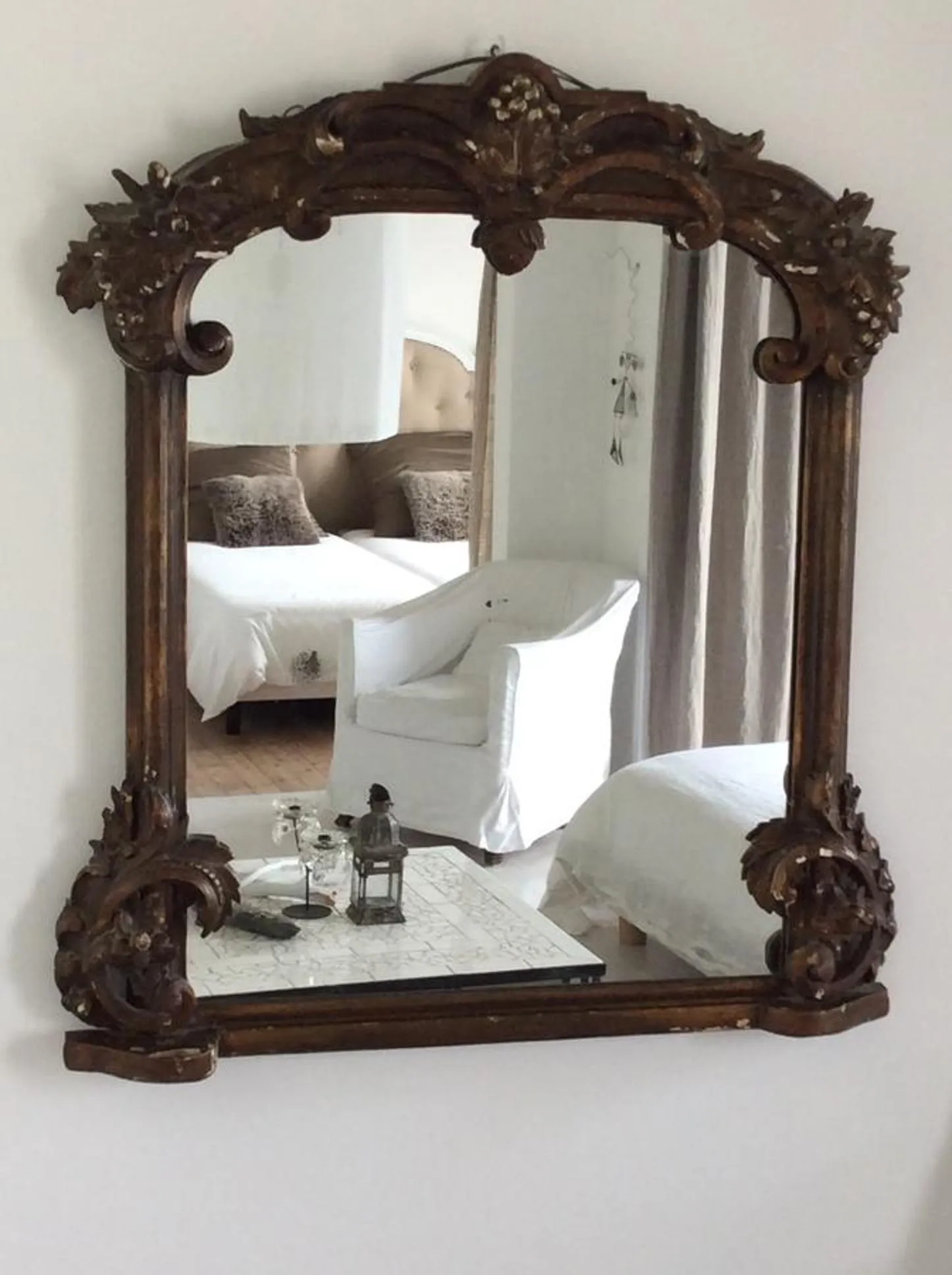 Decorative detail in La maison sur la place