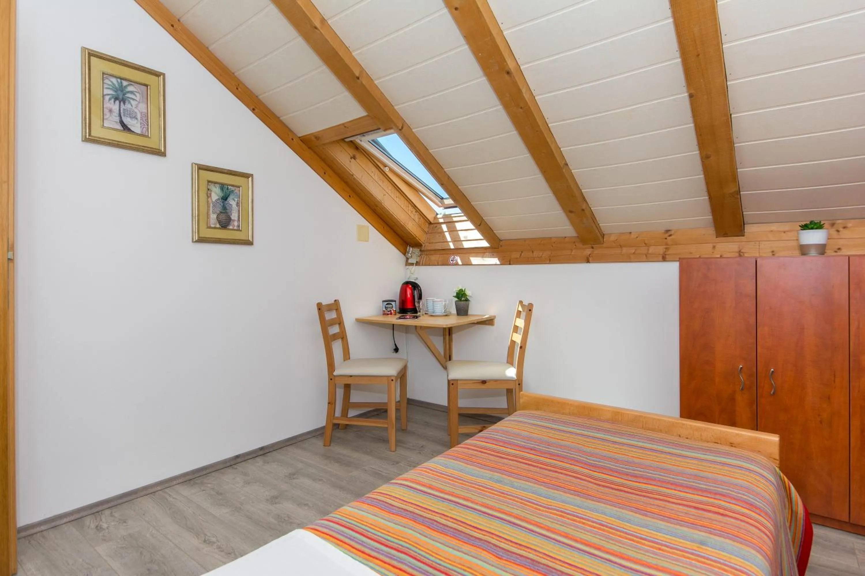 Photo of the whole room, Bed in Tomato Old Town entrance