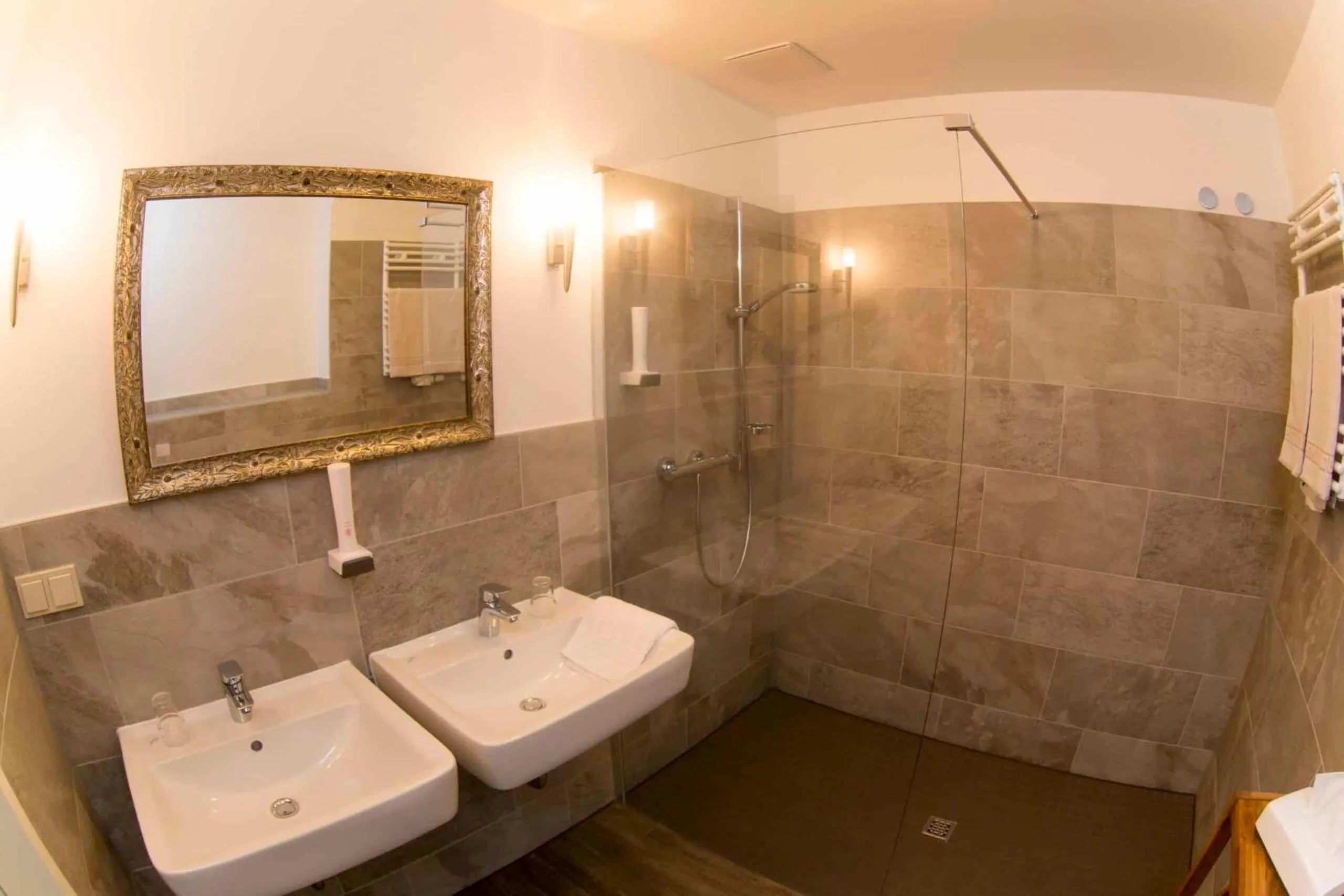 Bathroom in Hasseröder Burghotel