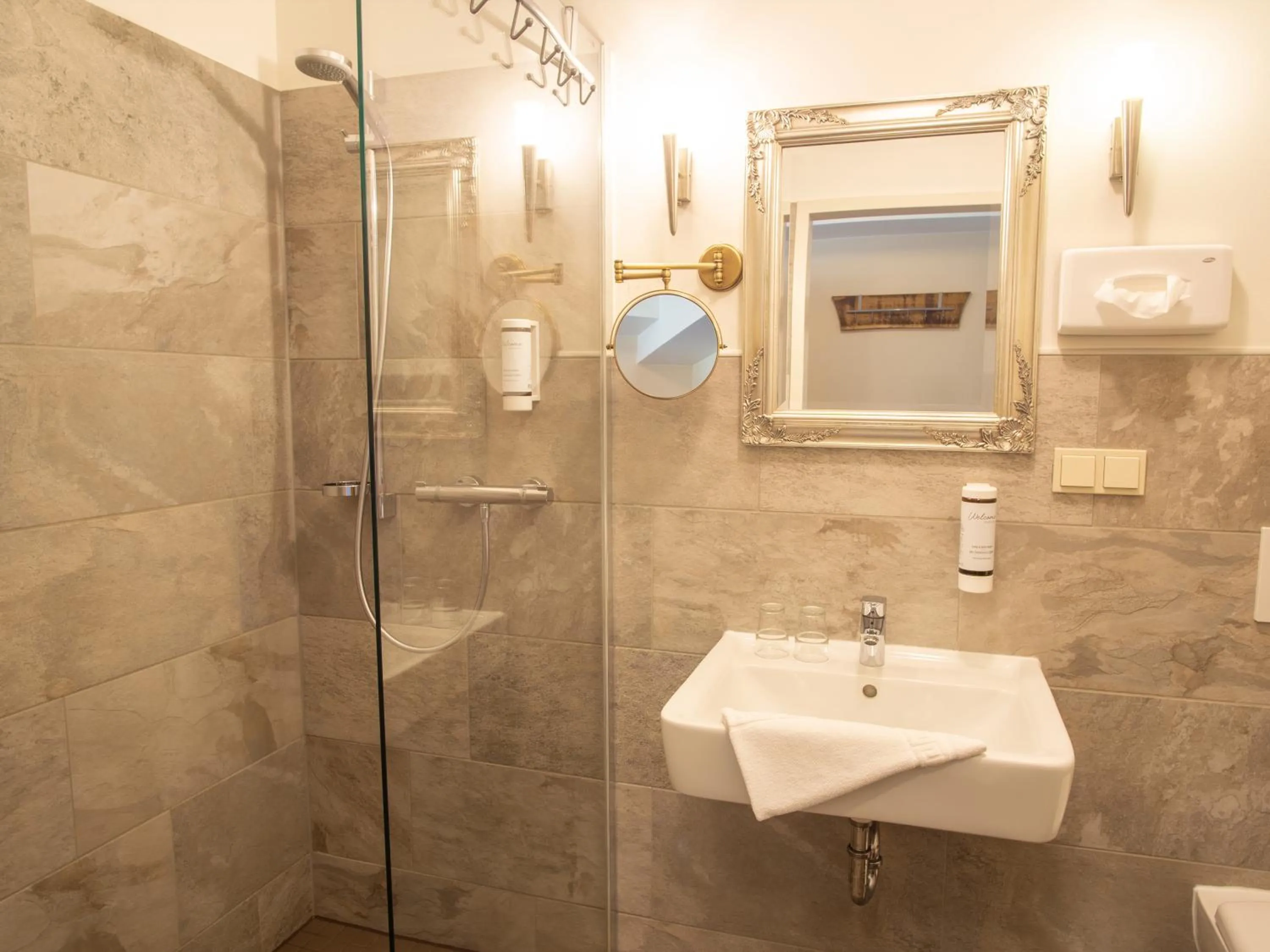 Bathroom in Hasseröder Burghotel