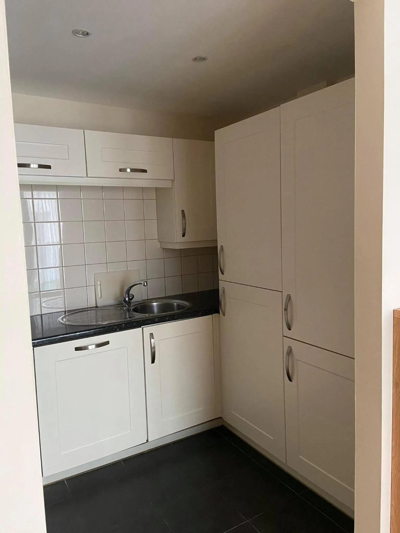 Kitchen or kitchenette in Liberty Wharf Apartments