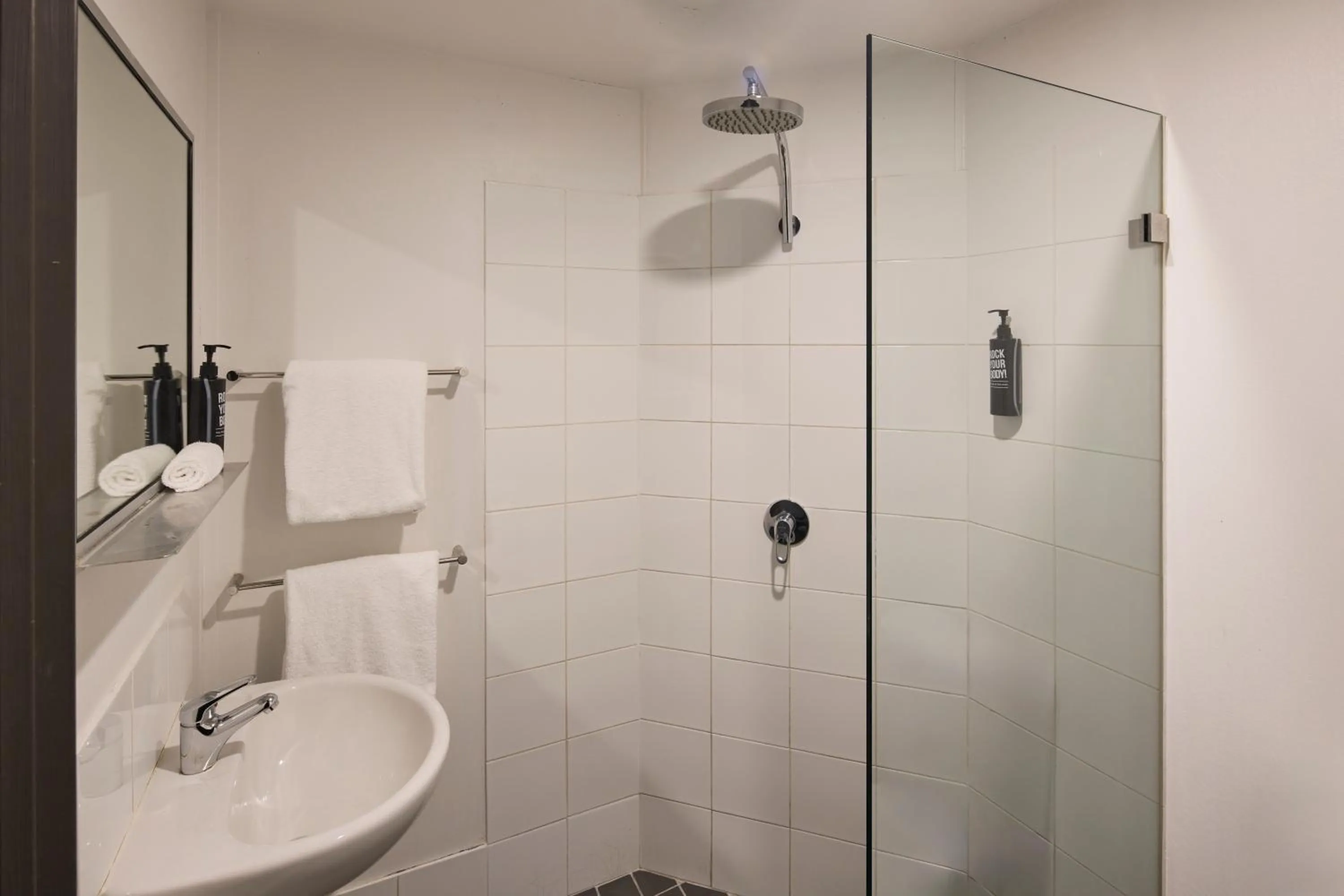 Bathroom in ibis budget Sydney East
