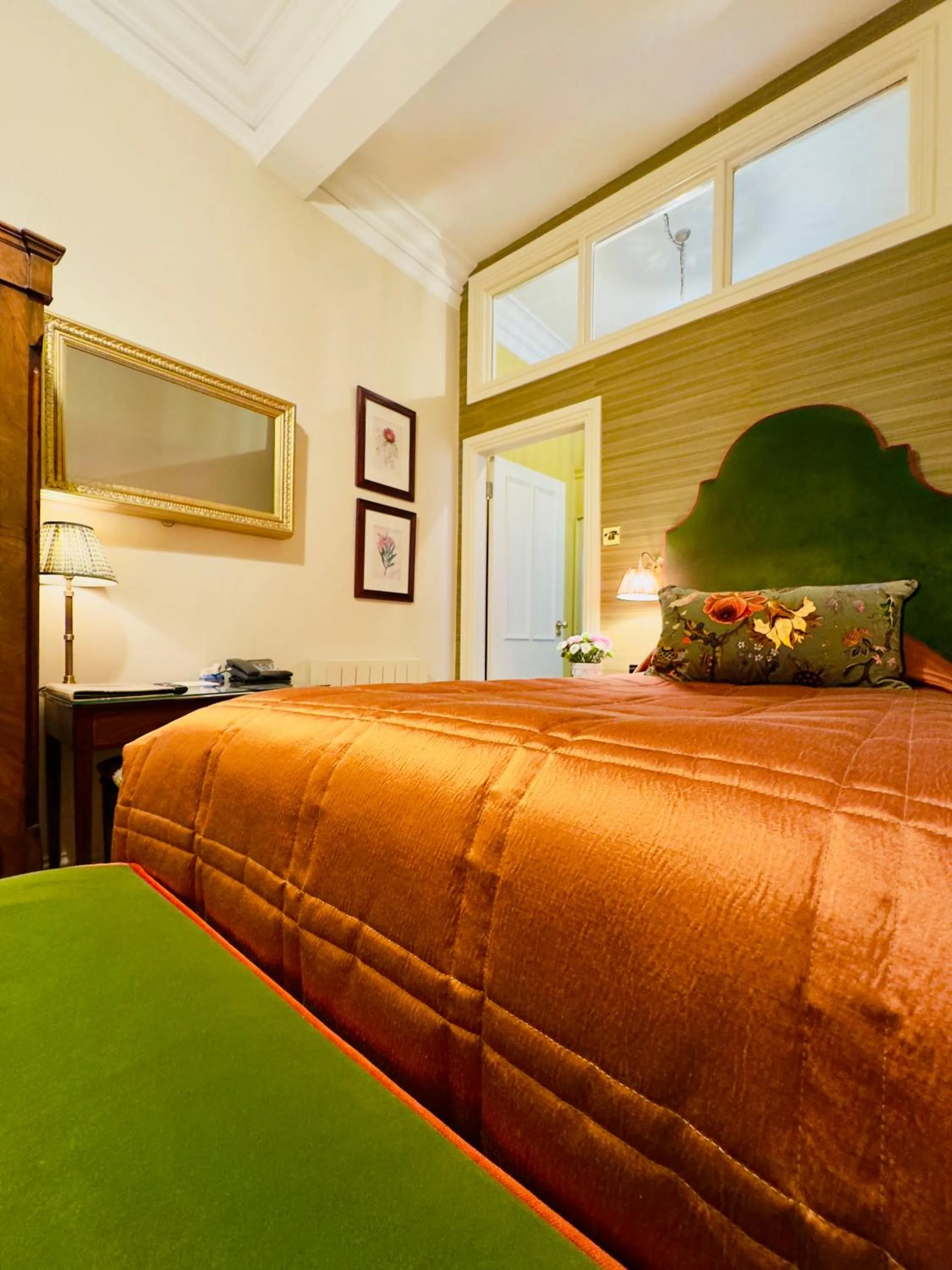 Bedroom, Bed in Inverlochy Castle Hotel