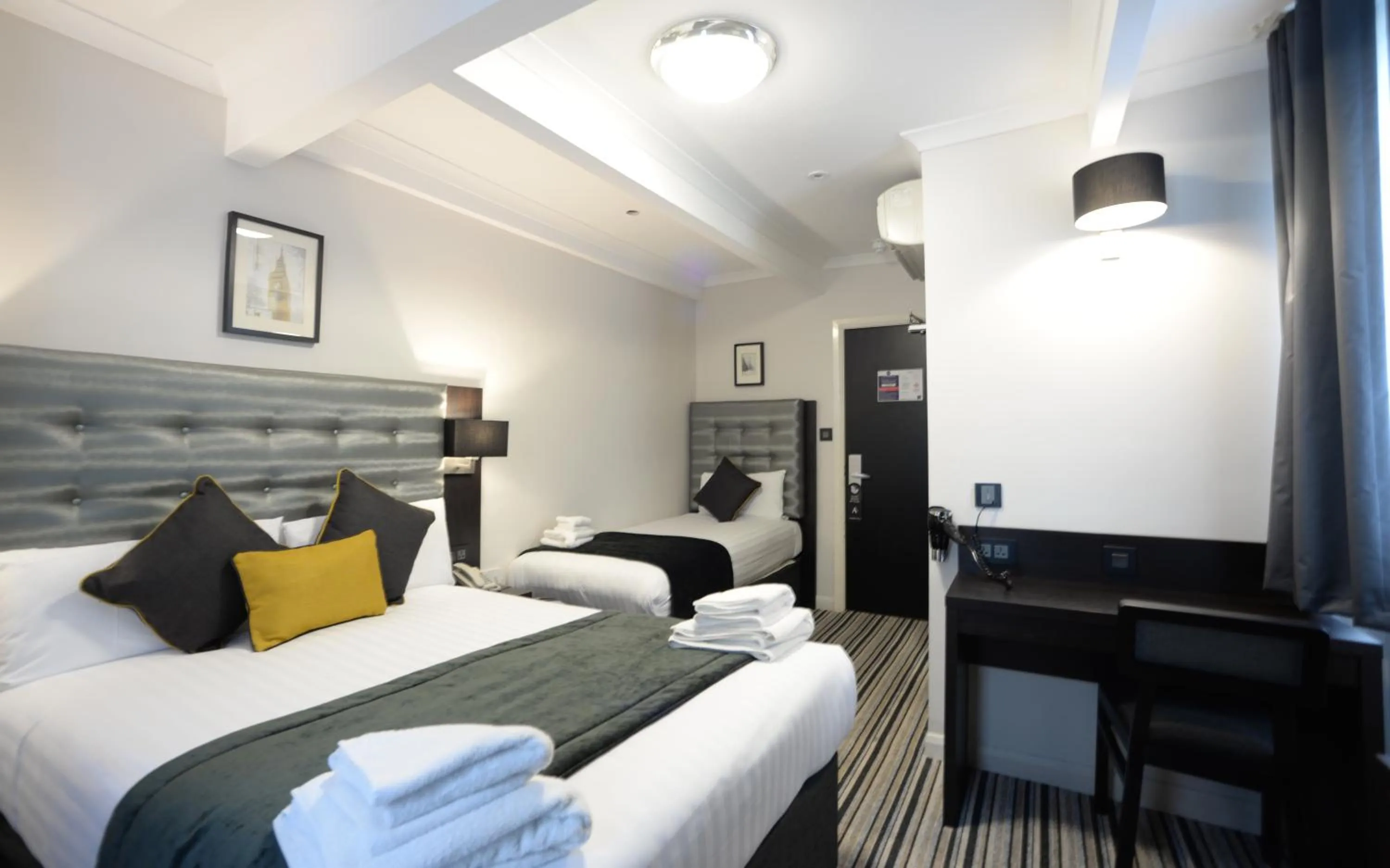 Bedroom, Bed in The 29 London