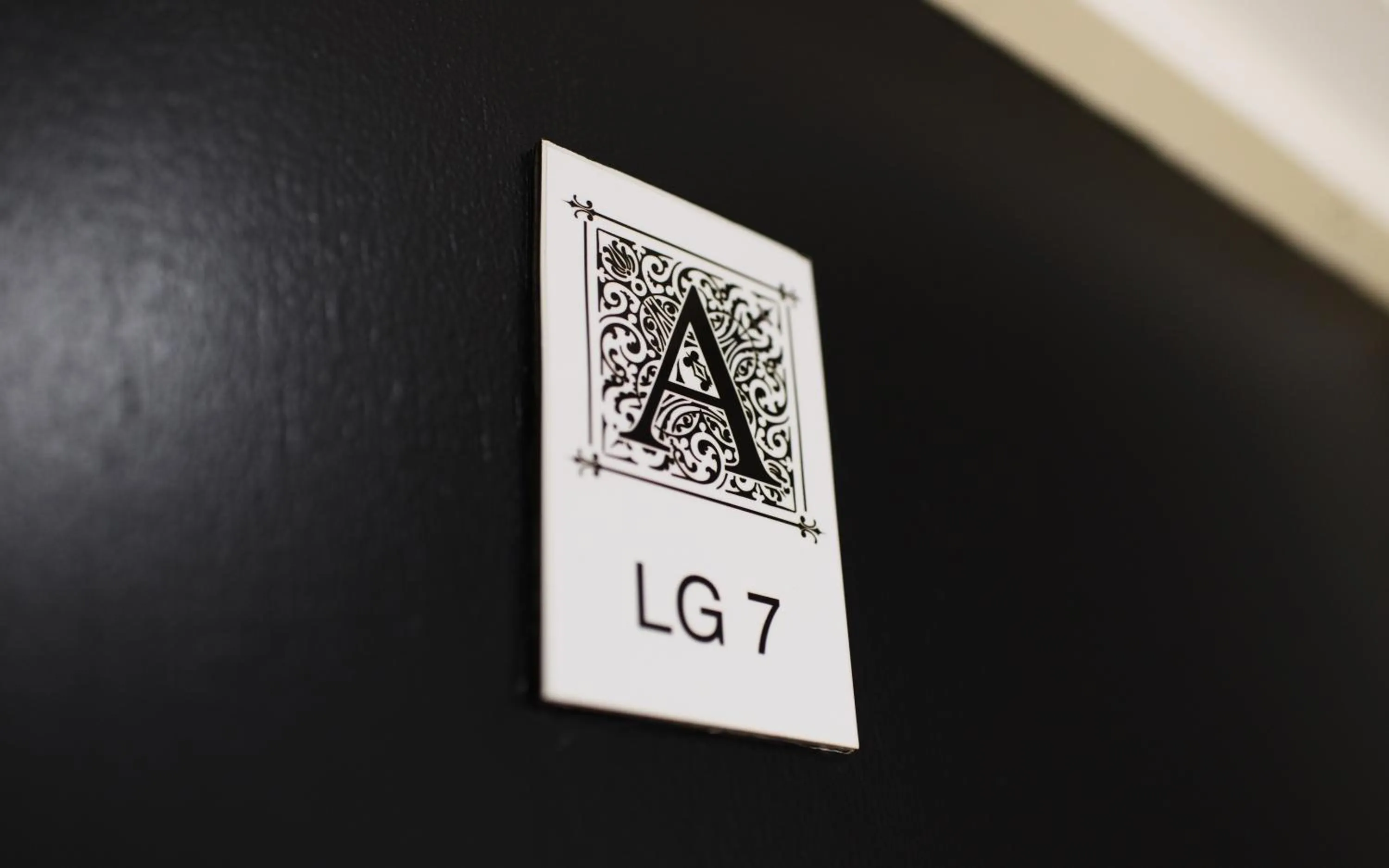 Logo/Certificate/Sign in The 29 London