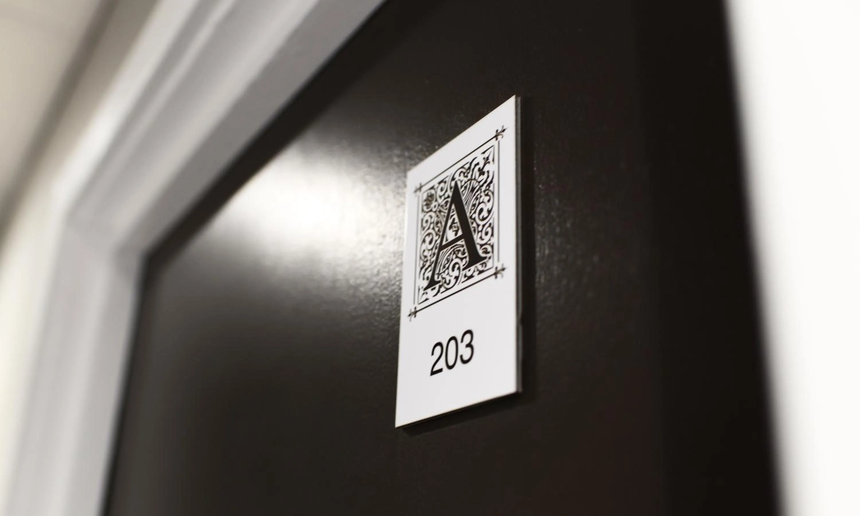 Logo/Certificate/Sign in The 29 London