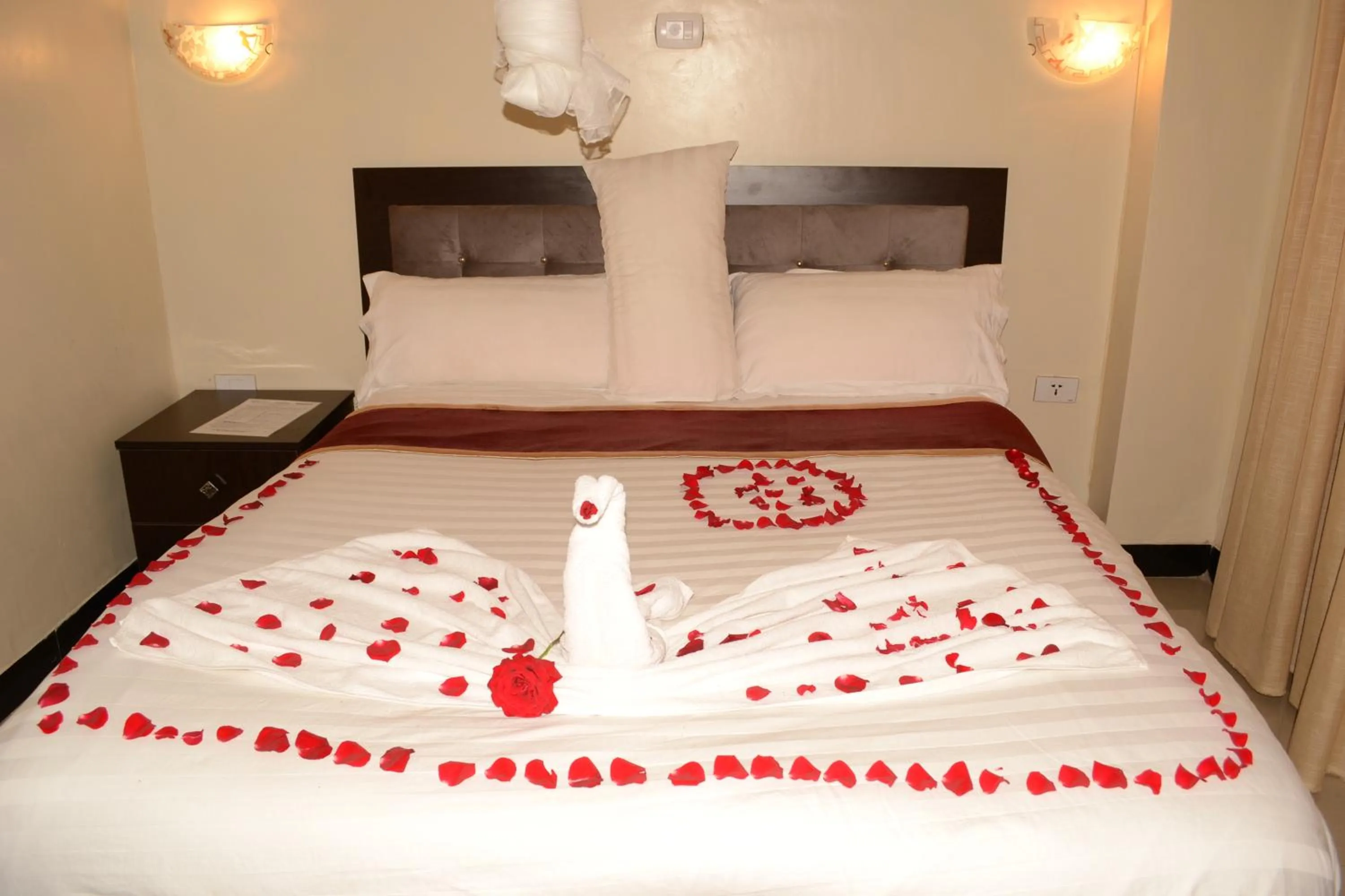 Bed in Lakemark Hotel and Tour Service Bahir Dar