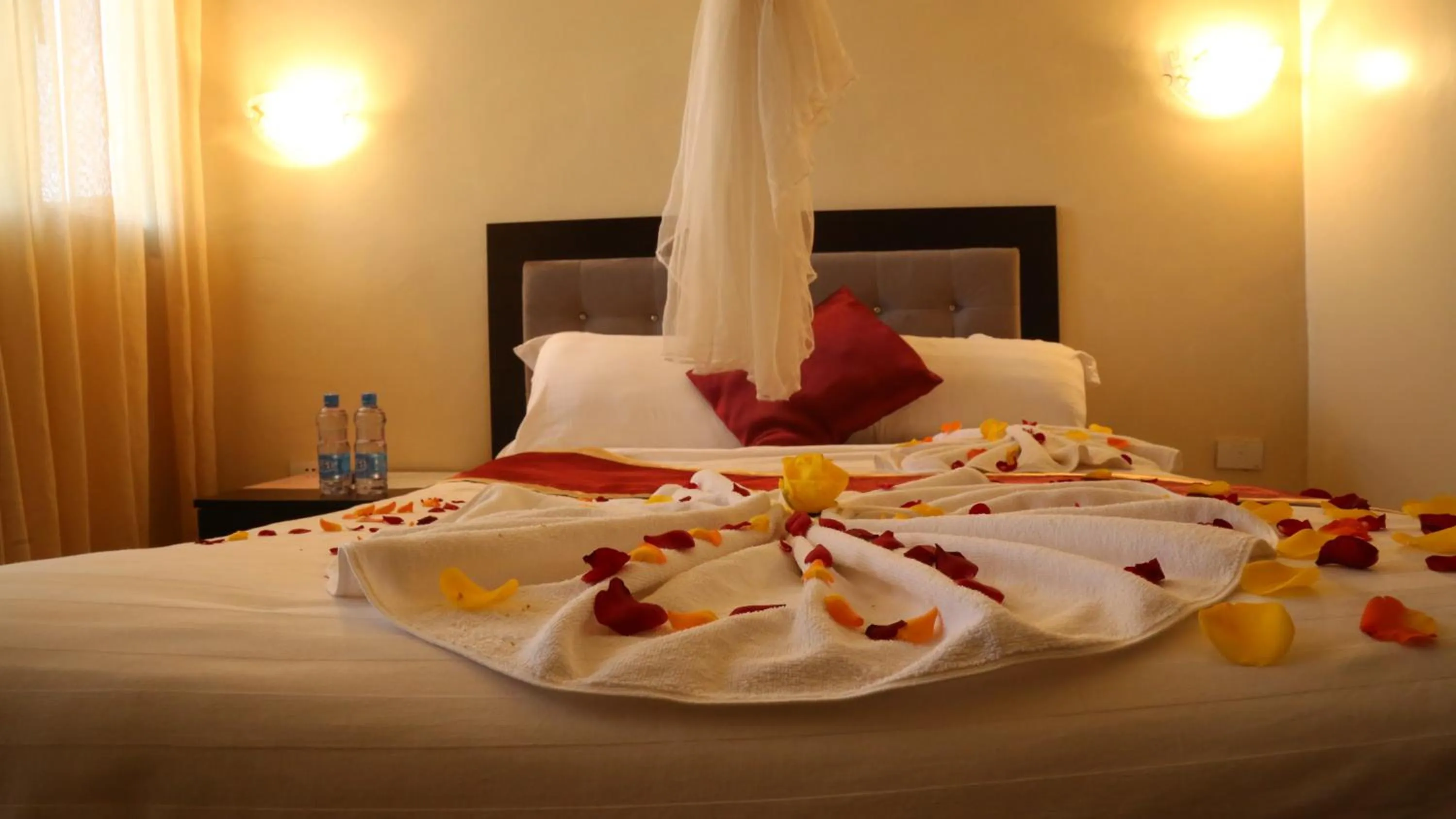 Bed in Lakemark Hotel and Tour Service Bahir Dar