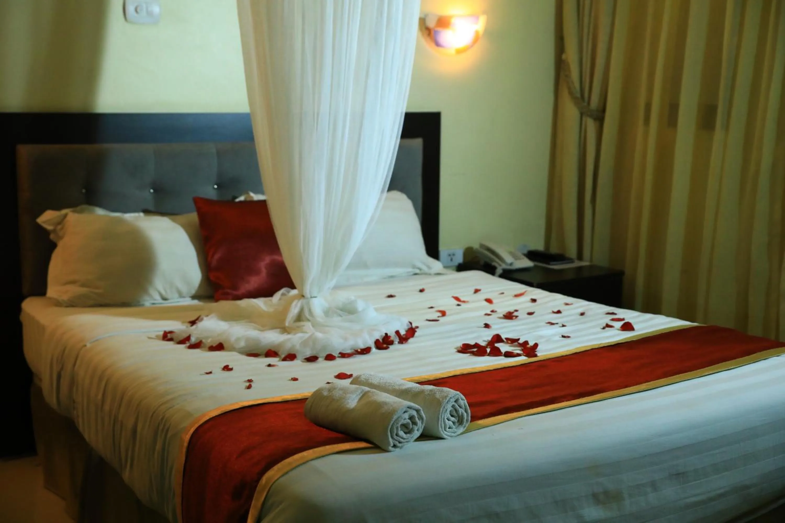 Bed in Lakemark Hotel and Tour Service Bahir Dar
