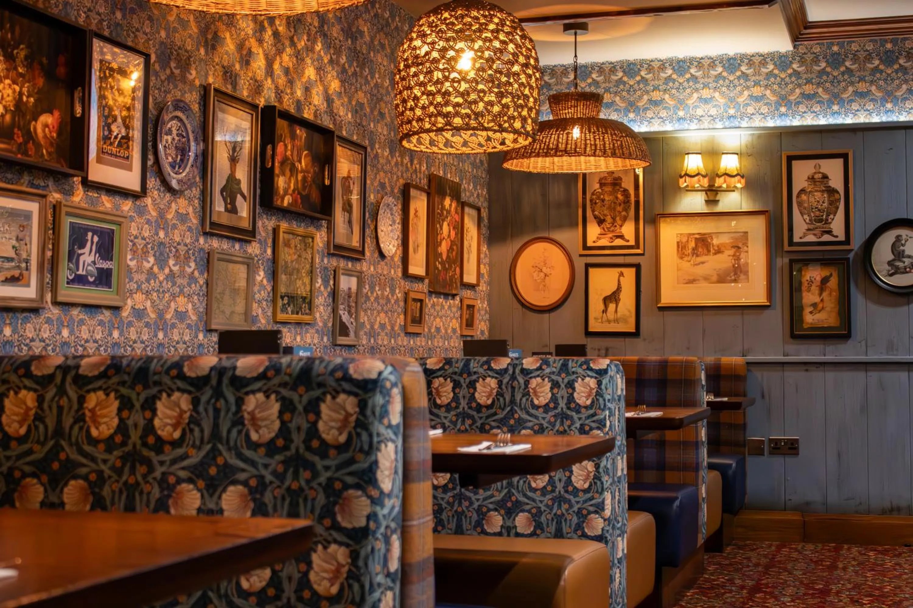 Restaurant/places to eat in The Loans Inn