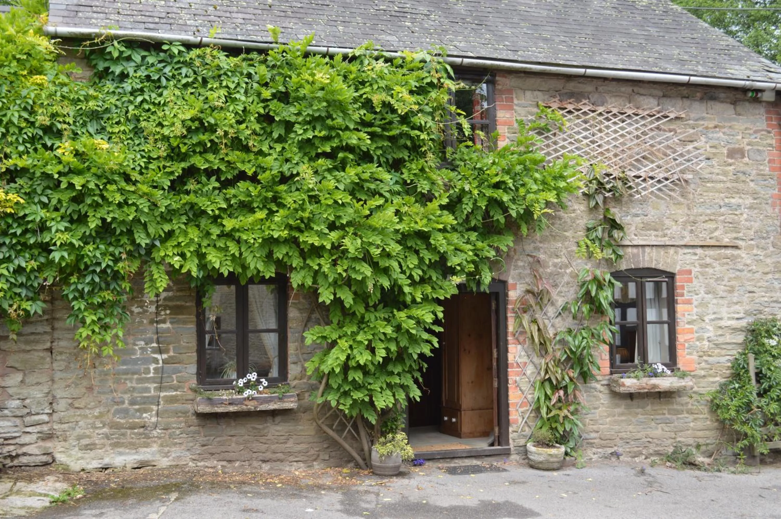 Facade/entrance in Riverside Inn, Aymestrey