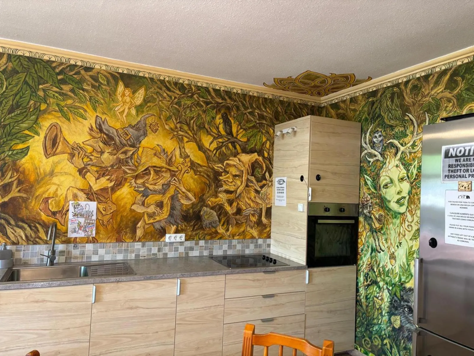 Communal kitchen in Hostel Los Duendes del Sur