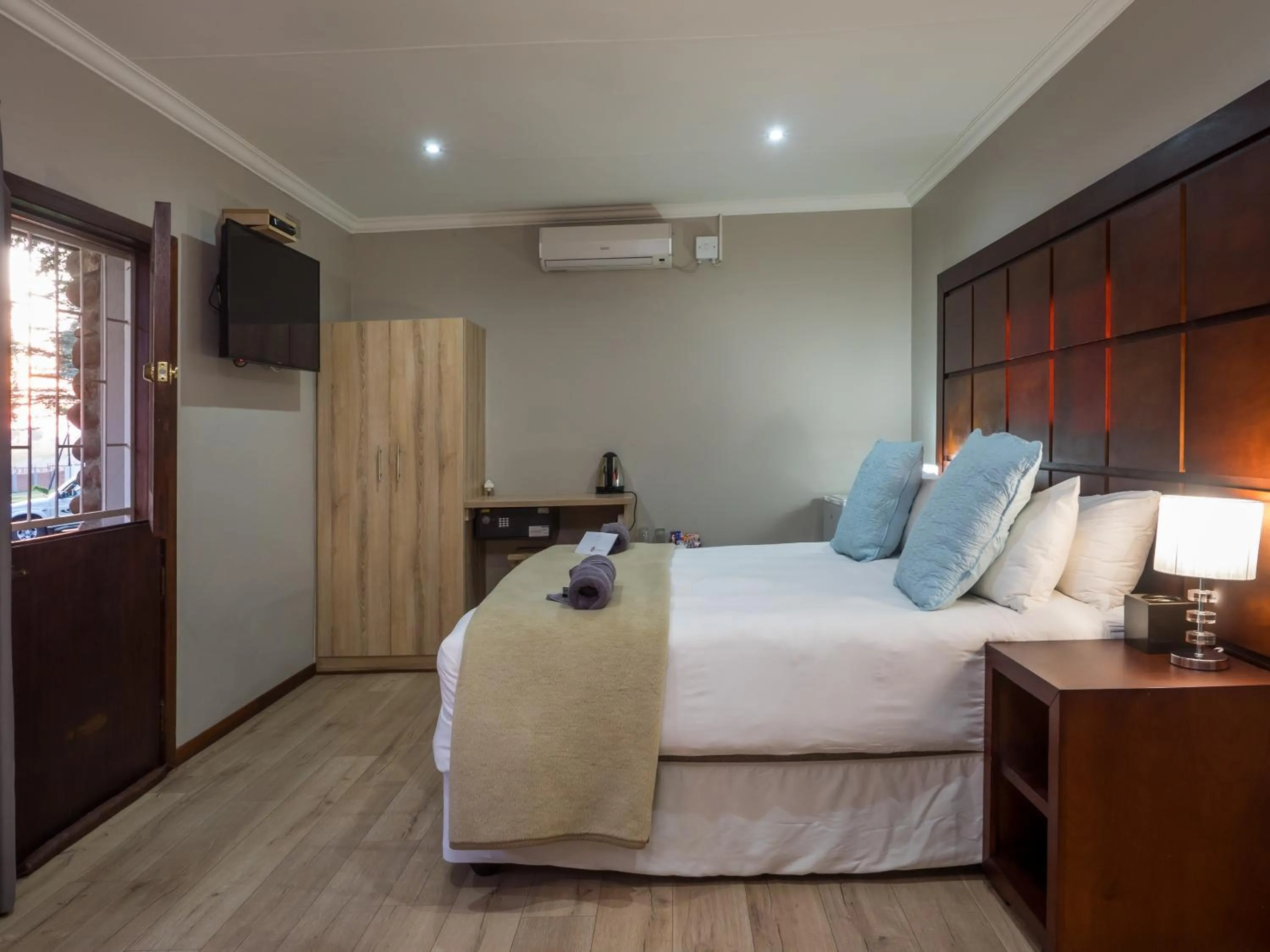 Bedroom, Bed in Hotel @ Secunda