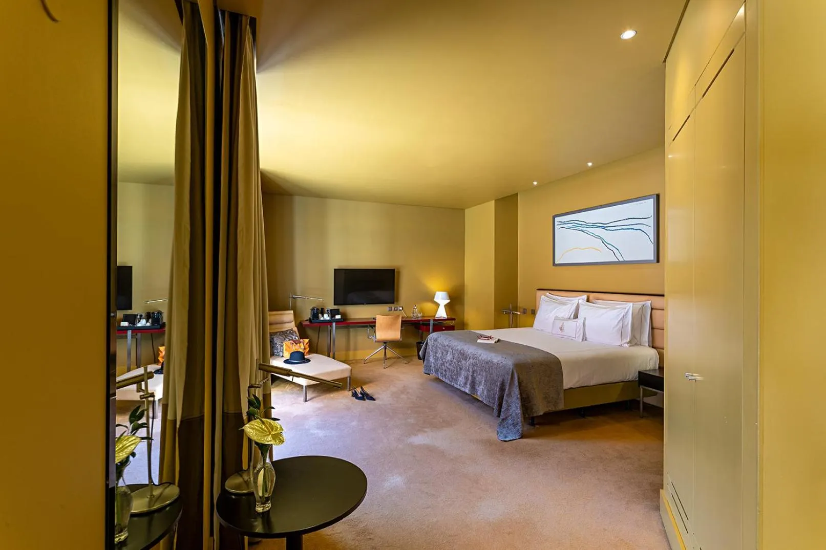 Bedroom, Bed in Pestana Palacio do Freixo, Pousada & National Monument - The Leading Hotels of the World
