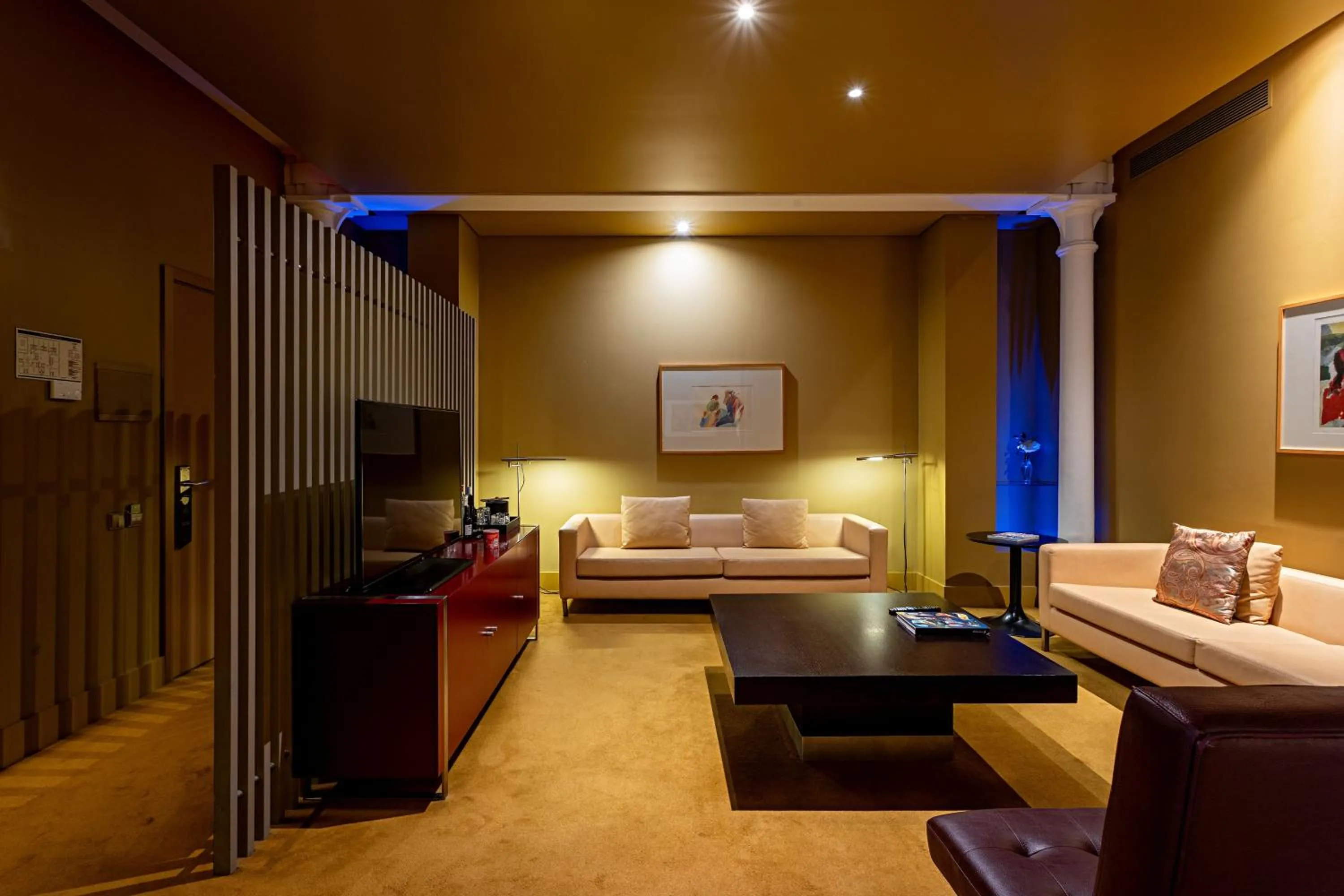 Living room, Bed in Pestana Palacio do Freixo, Pousada & National Monument - The Leading Hotels of the World