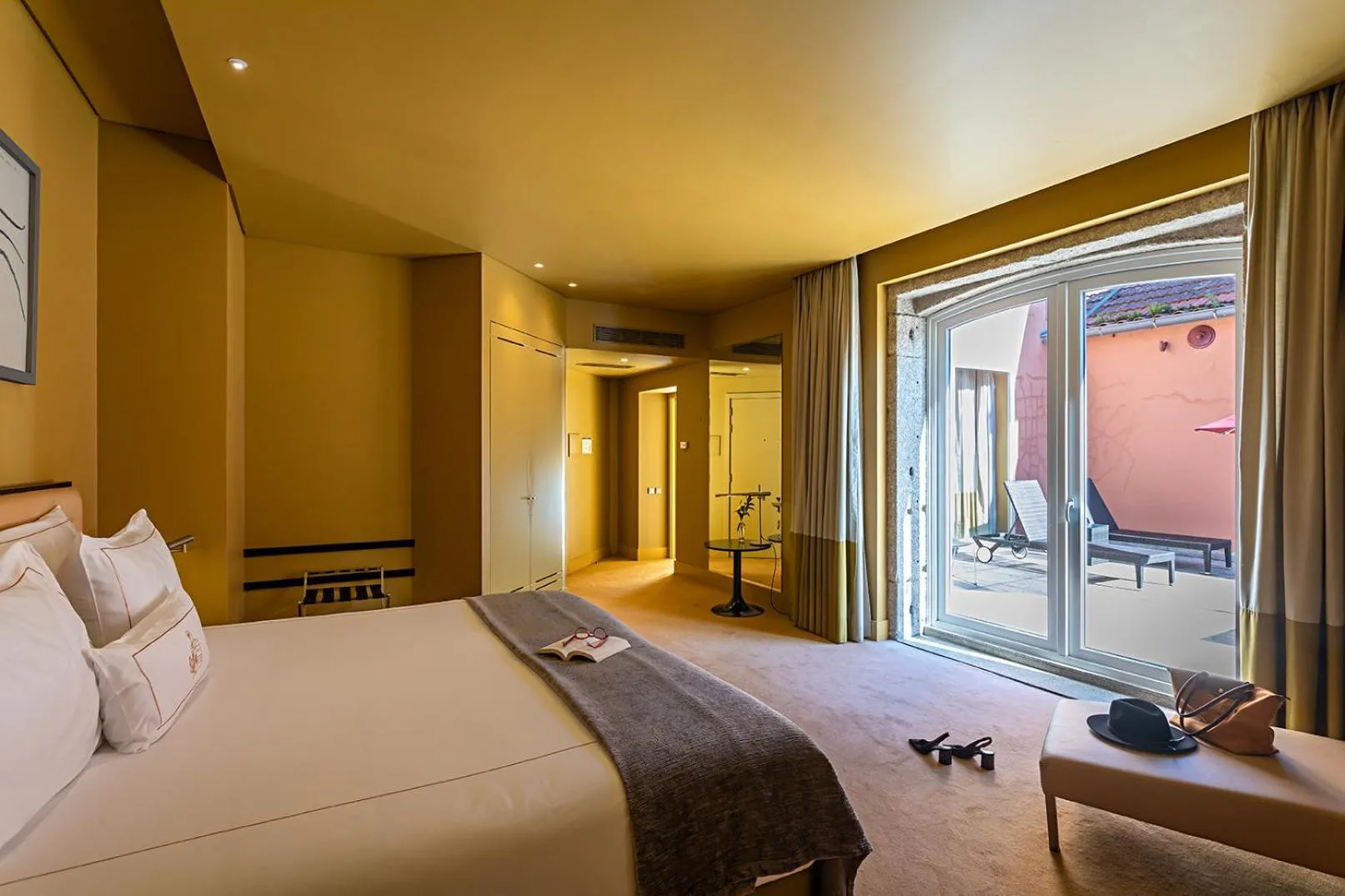 Bedroom, Bed in Pestana Palacio do Freixo, Pousada & National Monument - The Leading Hotels of the World