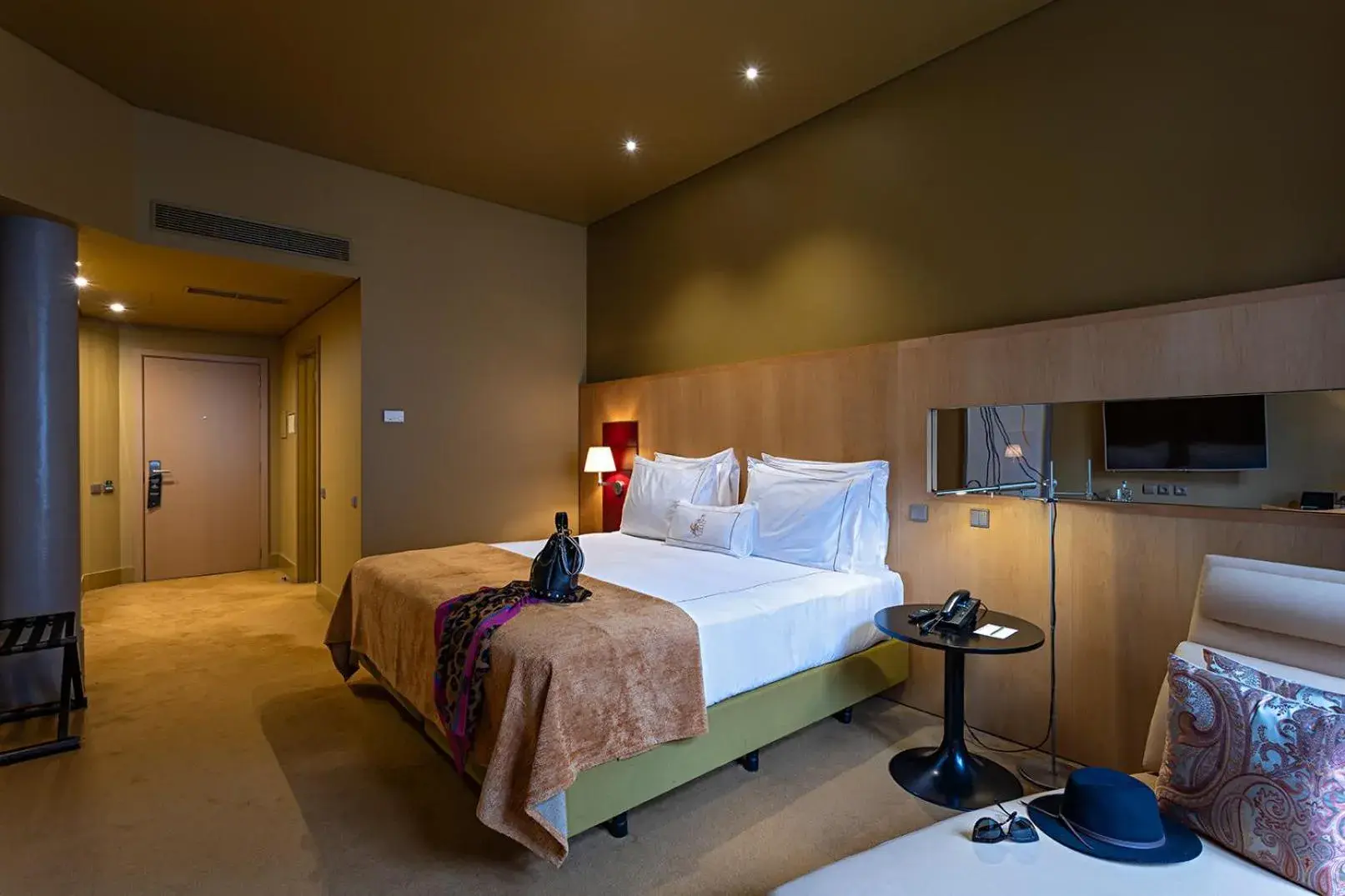 Bedroom, Bed in Pestana Palacio do Freixo, Pousada & National Monument - The Leading Hotels of the World Bedroom, Bed in Pestana Palacio do Freixo, Pousada & National Monument - The Leading Hotels of the World