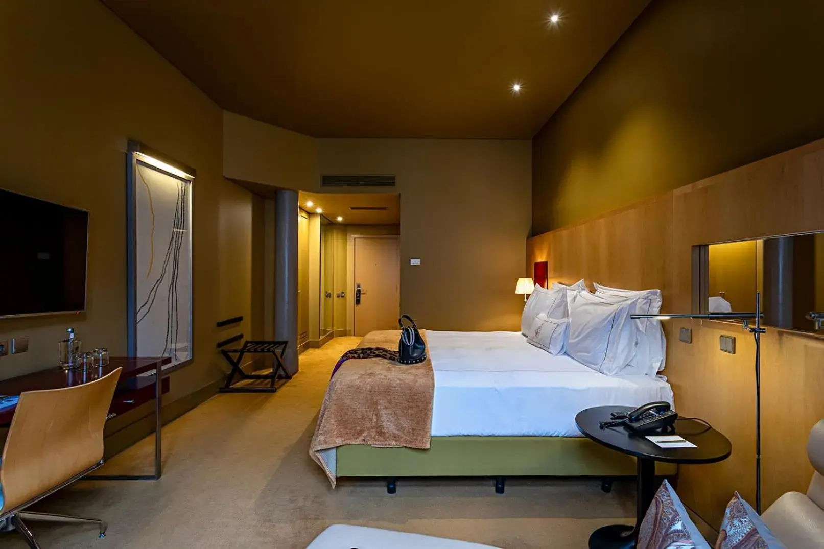 Bedroom, Bed in Pestana Palacio do Freixo, Pousada & National Monument - The Leading Hotels of the World Bedroom, Bed in Pestana Palacio do Freixo, Pousada & National Monument - The Leading Hotels of the World