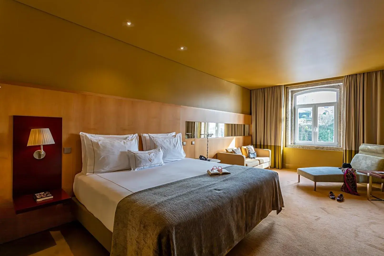 Bedroom, Bed in Pestana Palacio do Freixo, Pousada & National Monument - The Leading Hotels of the World Bedroom, Bed in Pestana Palacio do Freixo, Pousada & National Monument - The Leading Hotels of the World