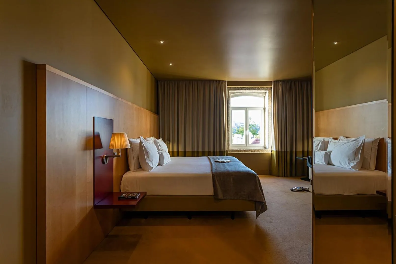 Bedroom, Bed in Pestana Palacio do Freixo, Pousada & National Monument - The Leading Hotels of the World