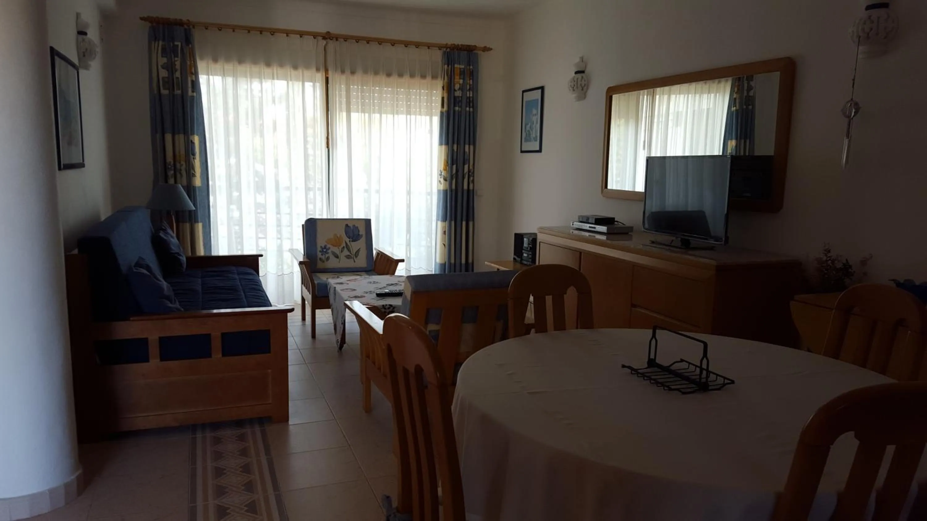 Communal lounge/ TV room in Clube Meia Praia