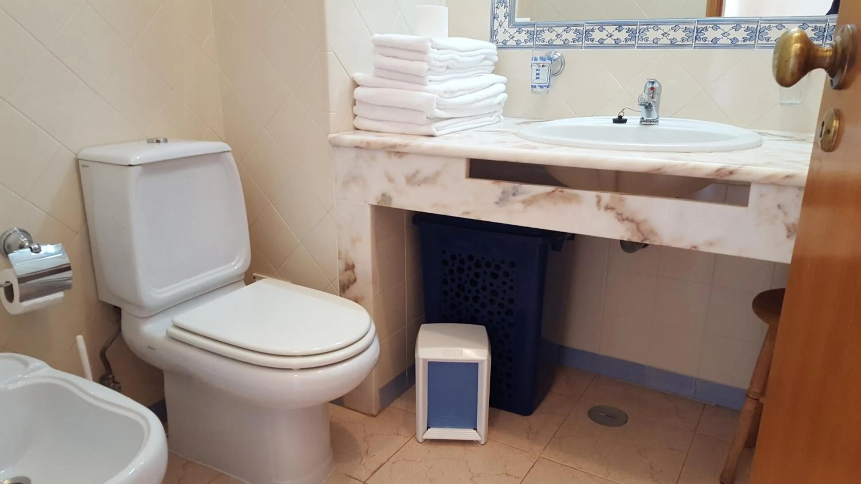 Bathroom in Clube Meia Praia