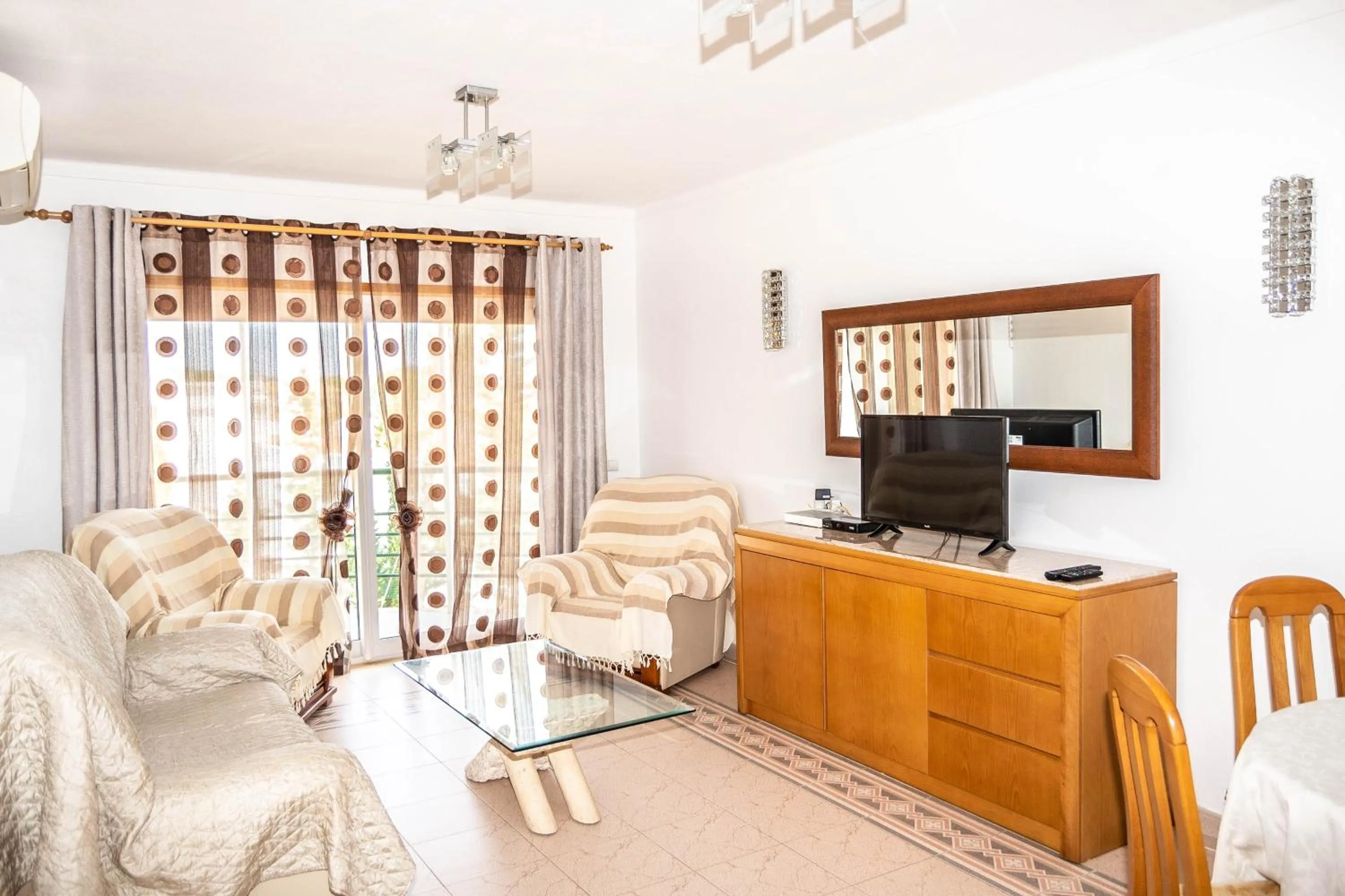 Communal lounge/ TV room in Clube Meia Praia