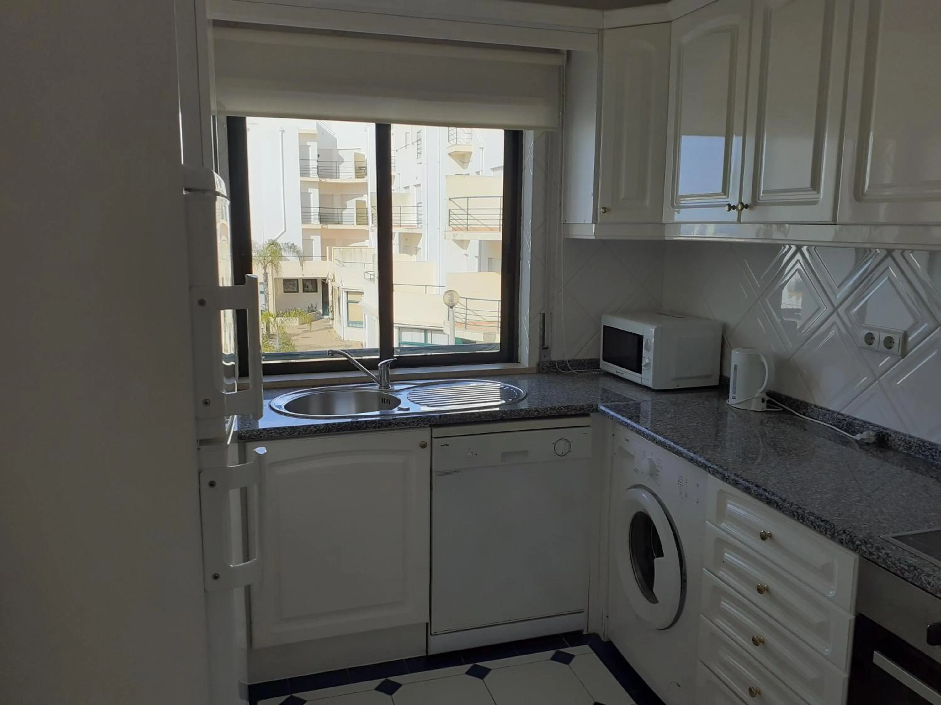 Kitchen or kitchenette in Clube Meia Praia