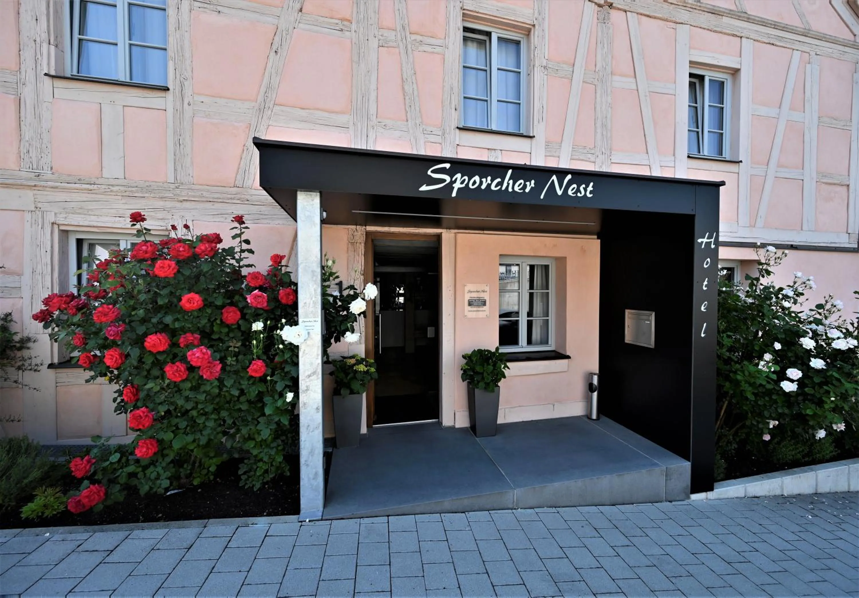 Facade/entrance in Hotel Sporcher Nest