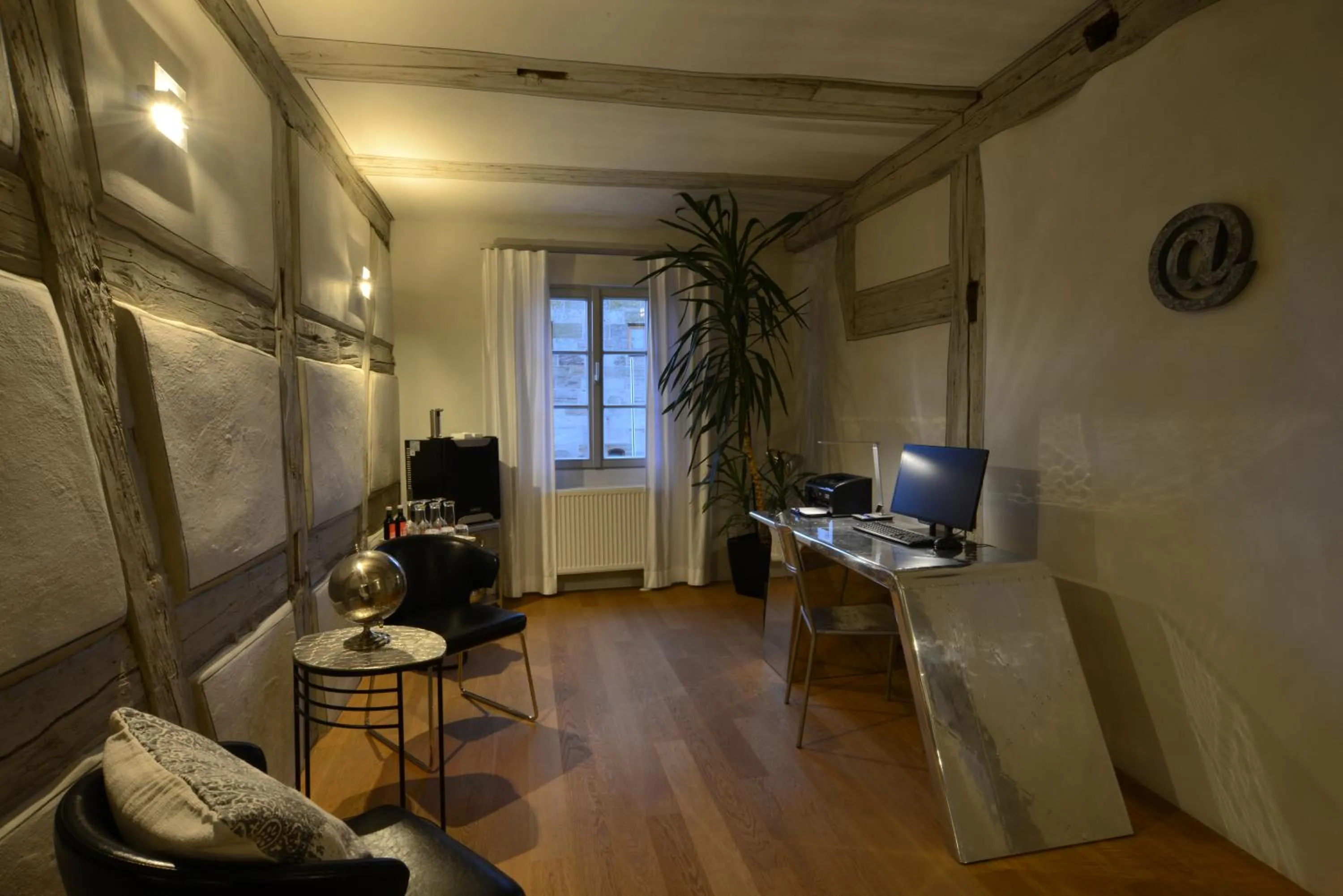 Communal lounge/ TV room in Hotel Sporcher Nest