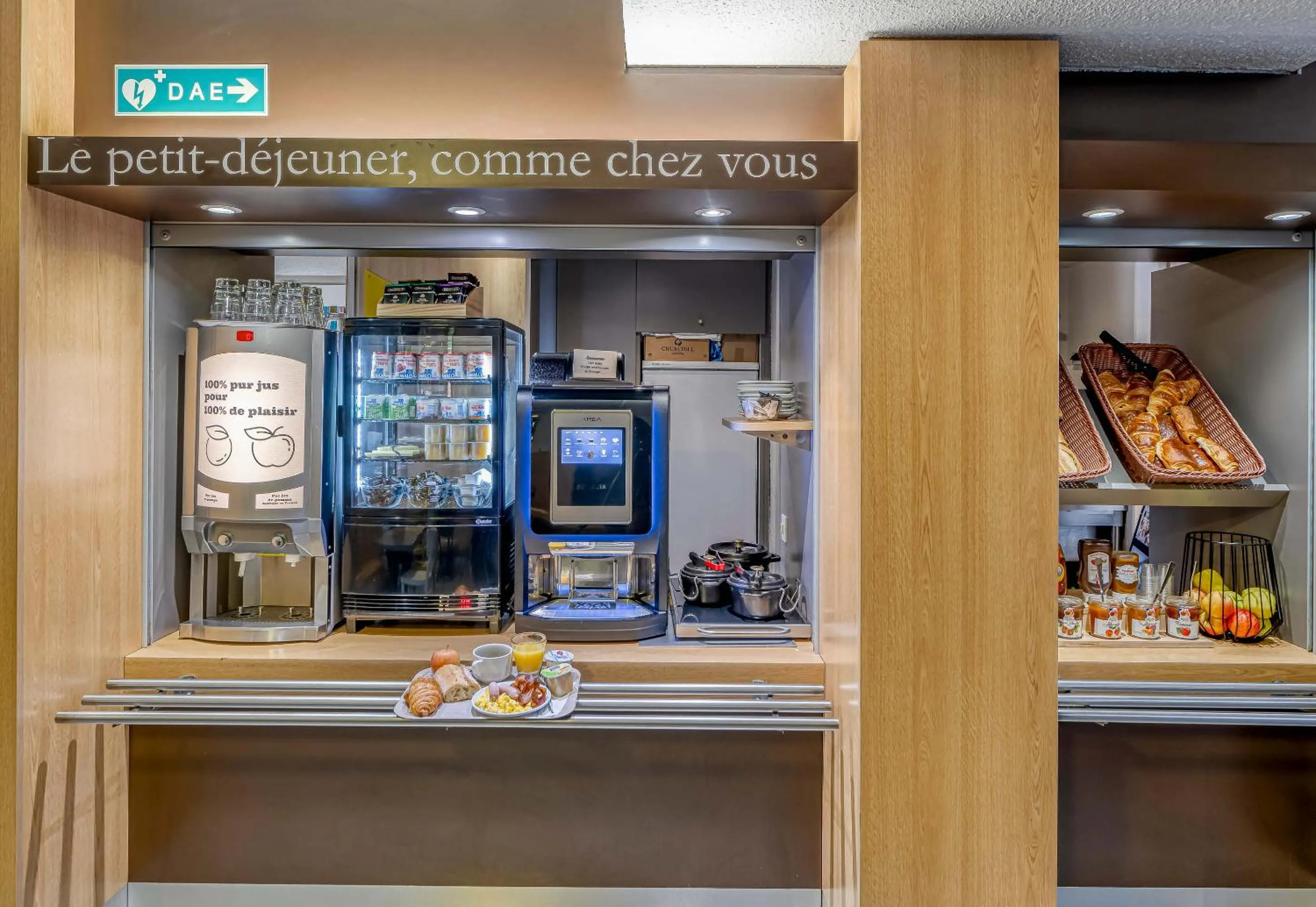 Buffet breakfast in B&B HOTEL Bordeaux Lormont