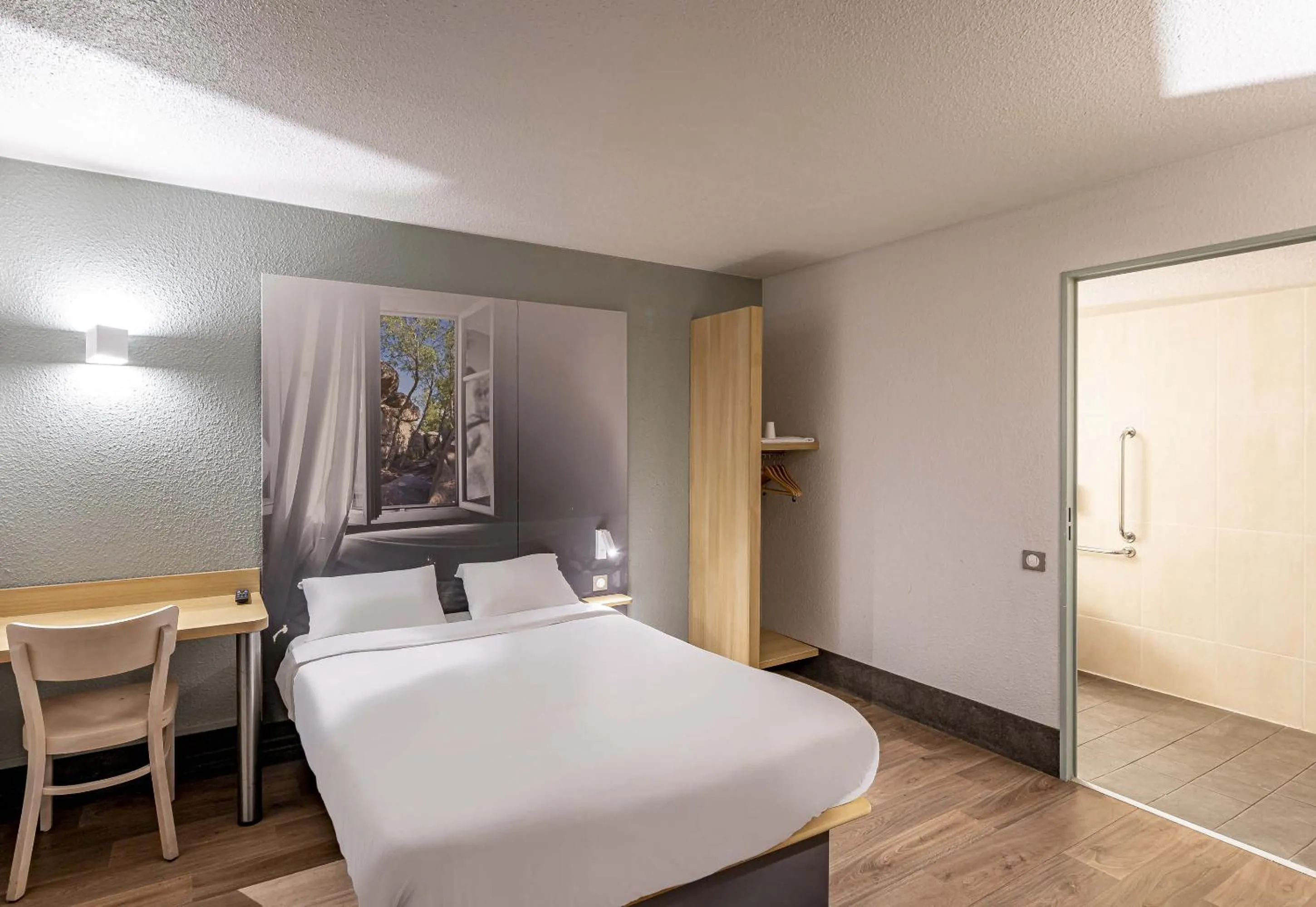 Bedroom, Bed in B&B HOTEL Bordeaux Lormont