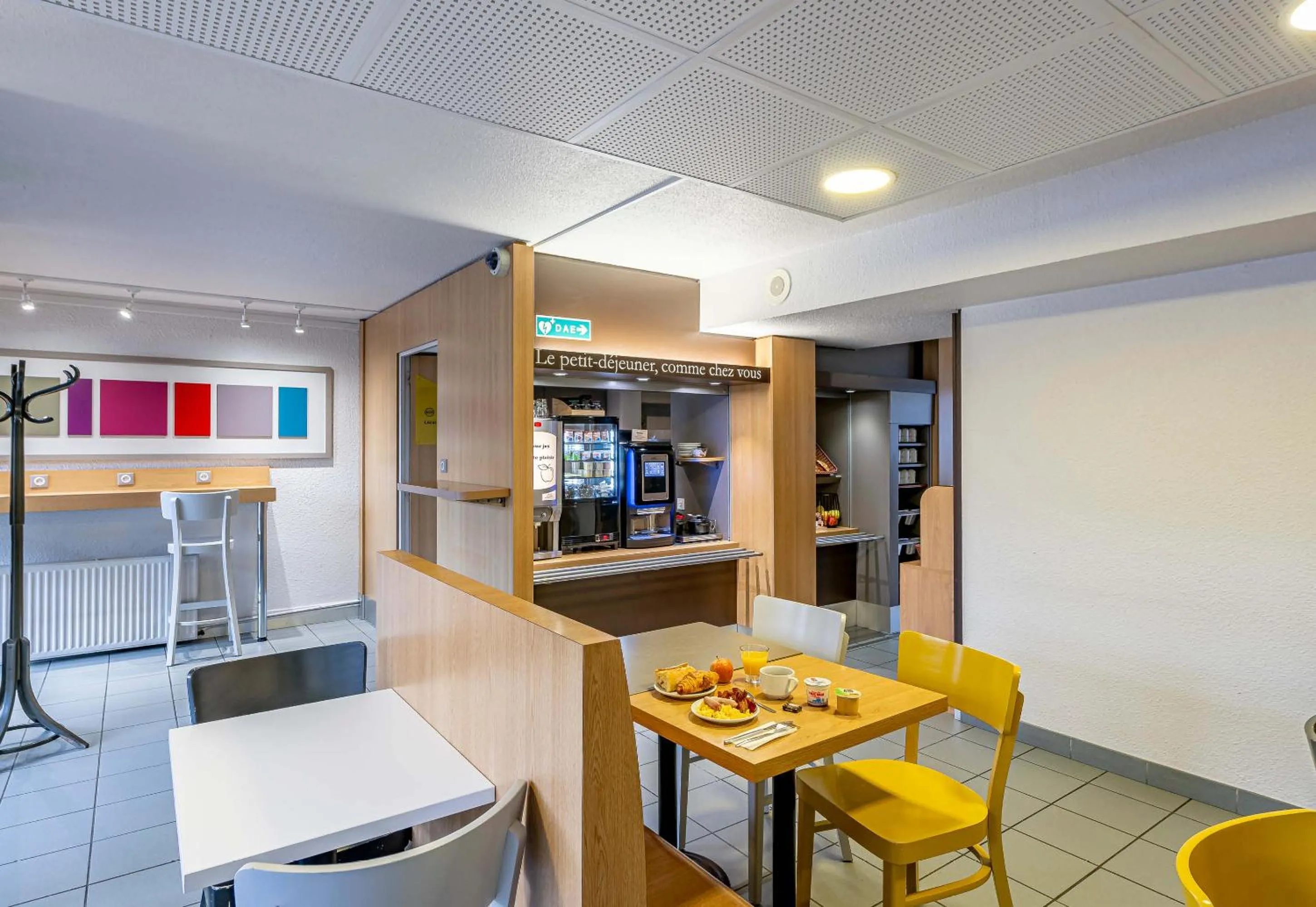 Restaurant/places to eat in B&B HOTEL Bordeaux Lormont